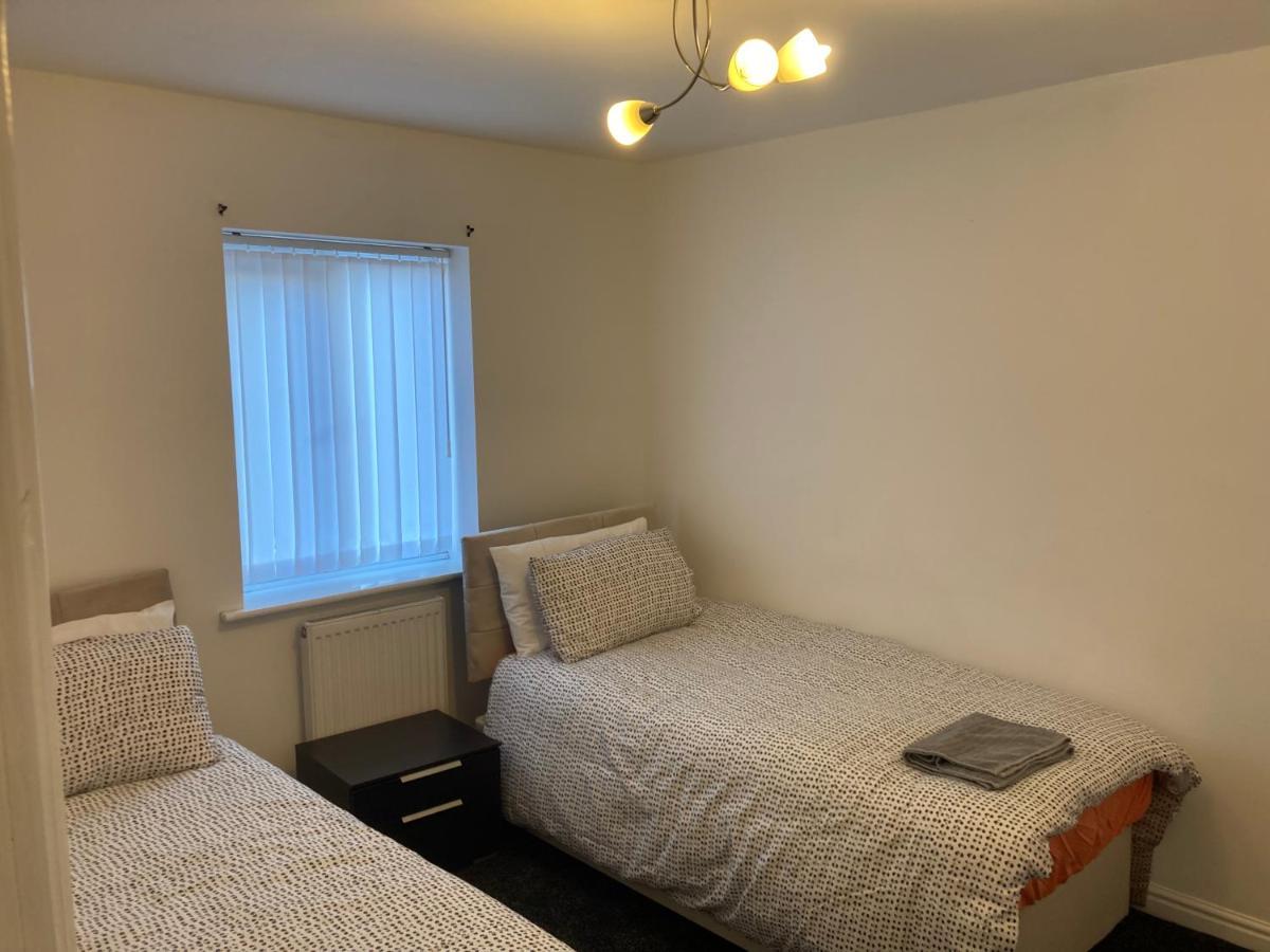 Appartement Spacious 4 Bed House, Sleep 8 Short & Long Stay, Free Parking ,5min Drive From Man Stadium *