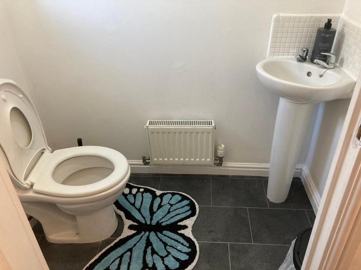 Spacious 4 Bed House, Sleep 8 Short & Long Stay, Free Parking ,5min Drive From Man Stadium Appartement Manchester