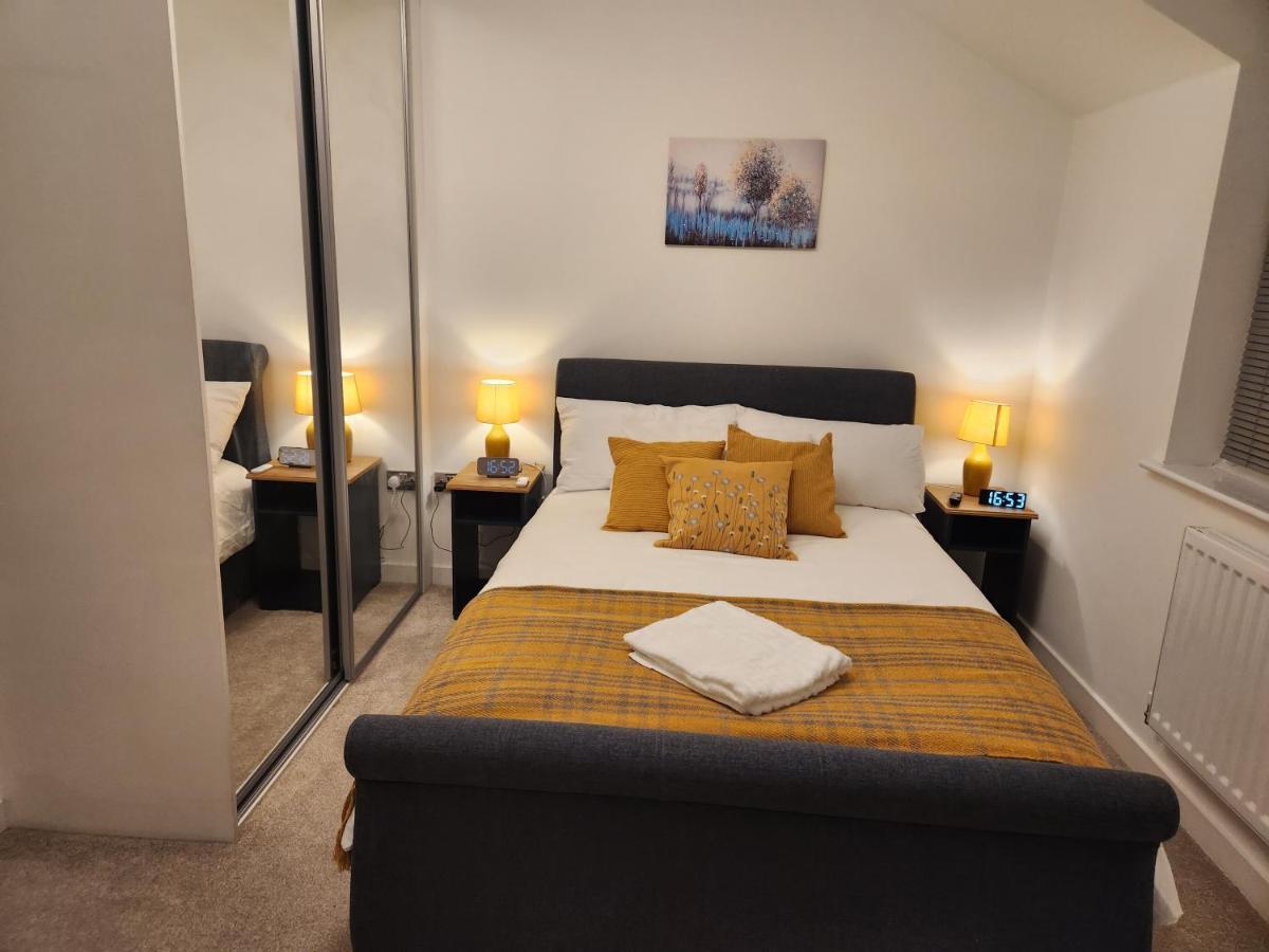 Holiday home Beautifully Fab 3 Bedroom 4 Beds New 8 Guests Stretford Trafford Manchester