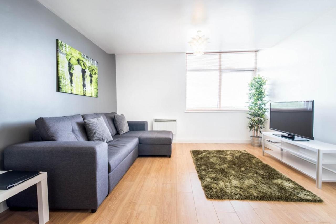 Modern & Central 1kb Apt Salford Quays Manchester