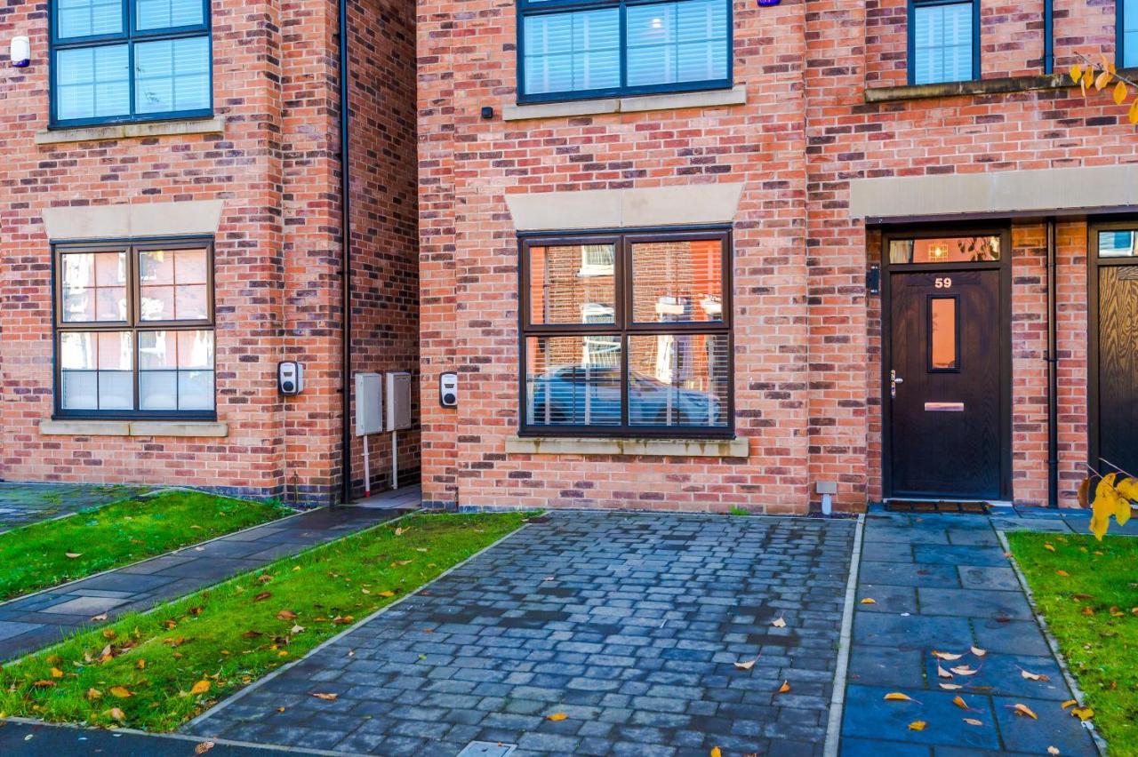 Holiday home 4 Bedroom Townhouse In - By Hilltop Serviced Manchester