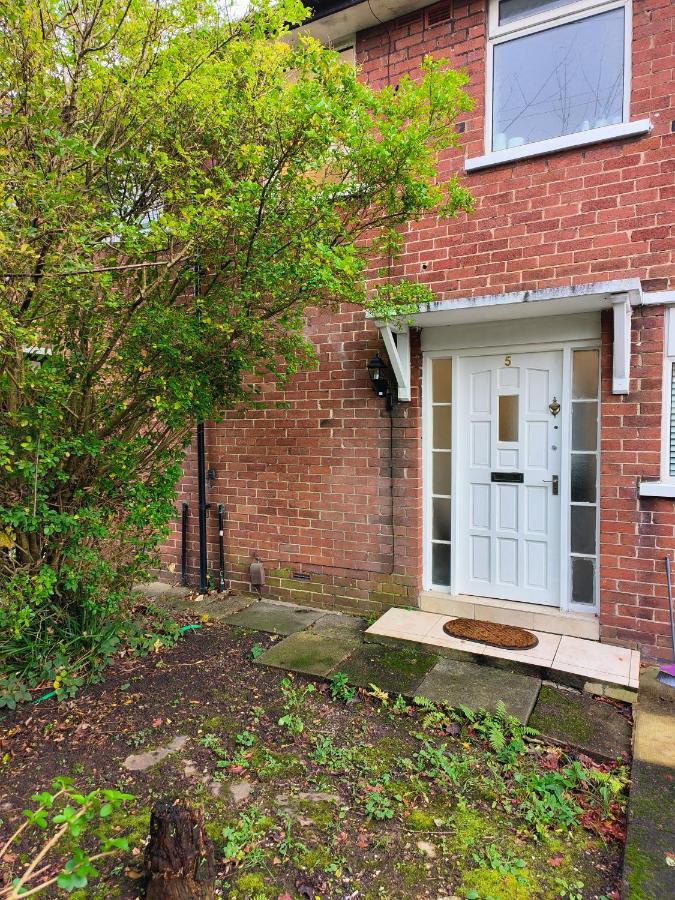 Modern Fully Furnished 3 Bedroom House Manchester