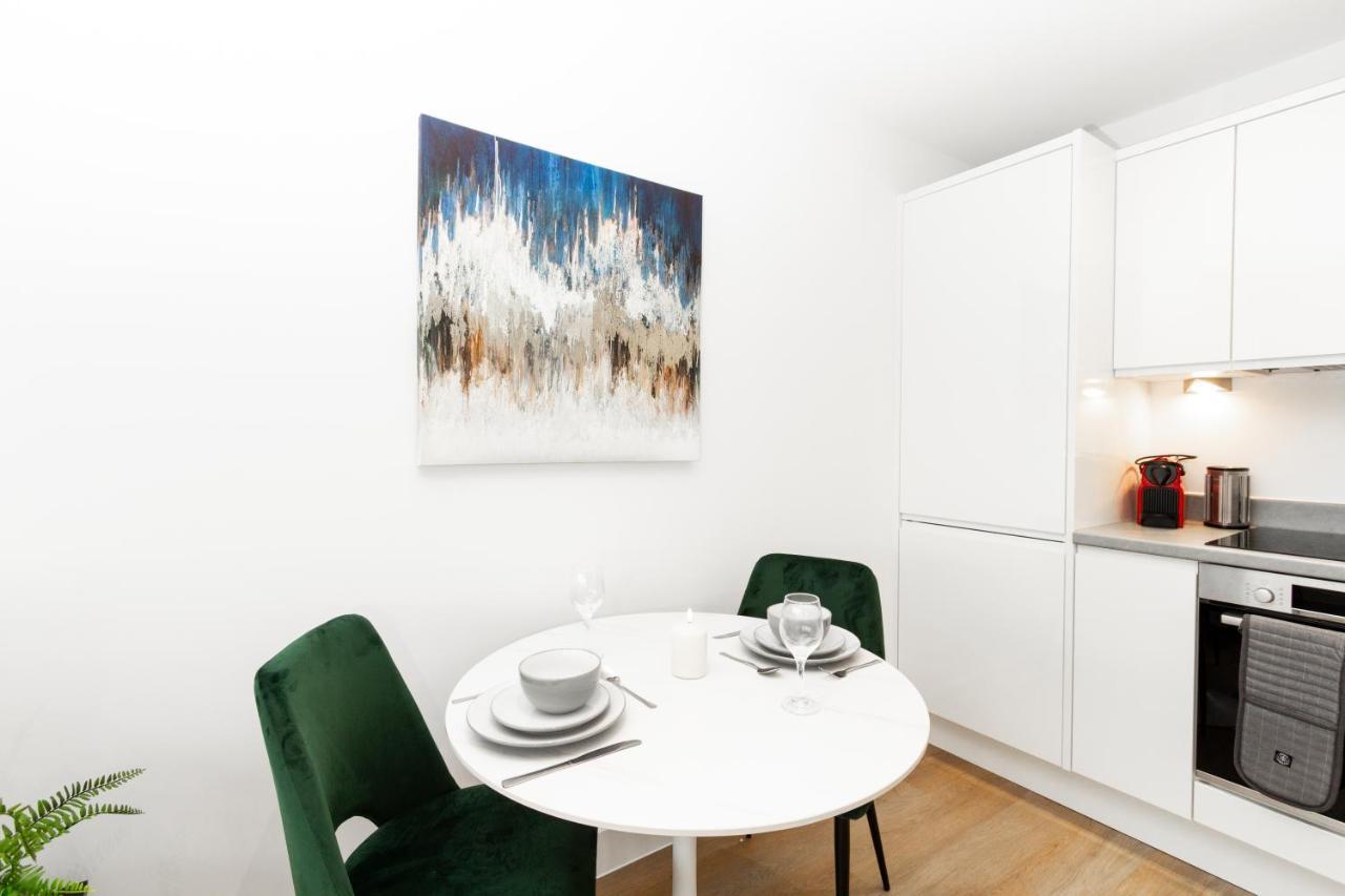 Stylish Overlooking Old Trafford Appartement