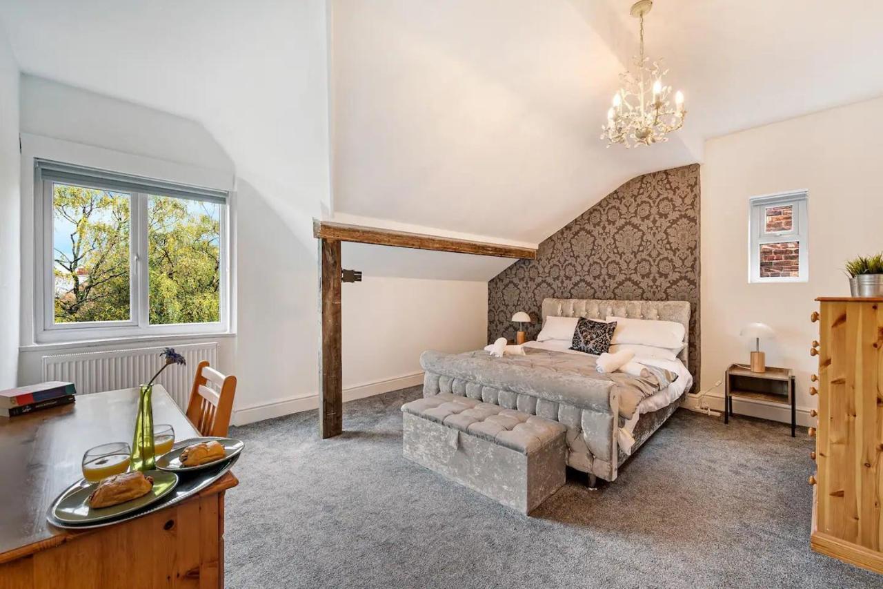 Pass The Keys Old Trafford 4-bedroom Retreat Near United & Centre - Family-friendly Holiday home