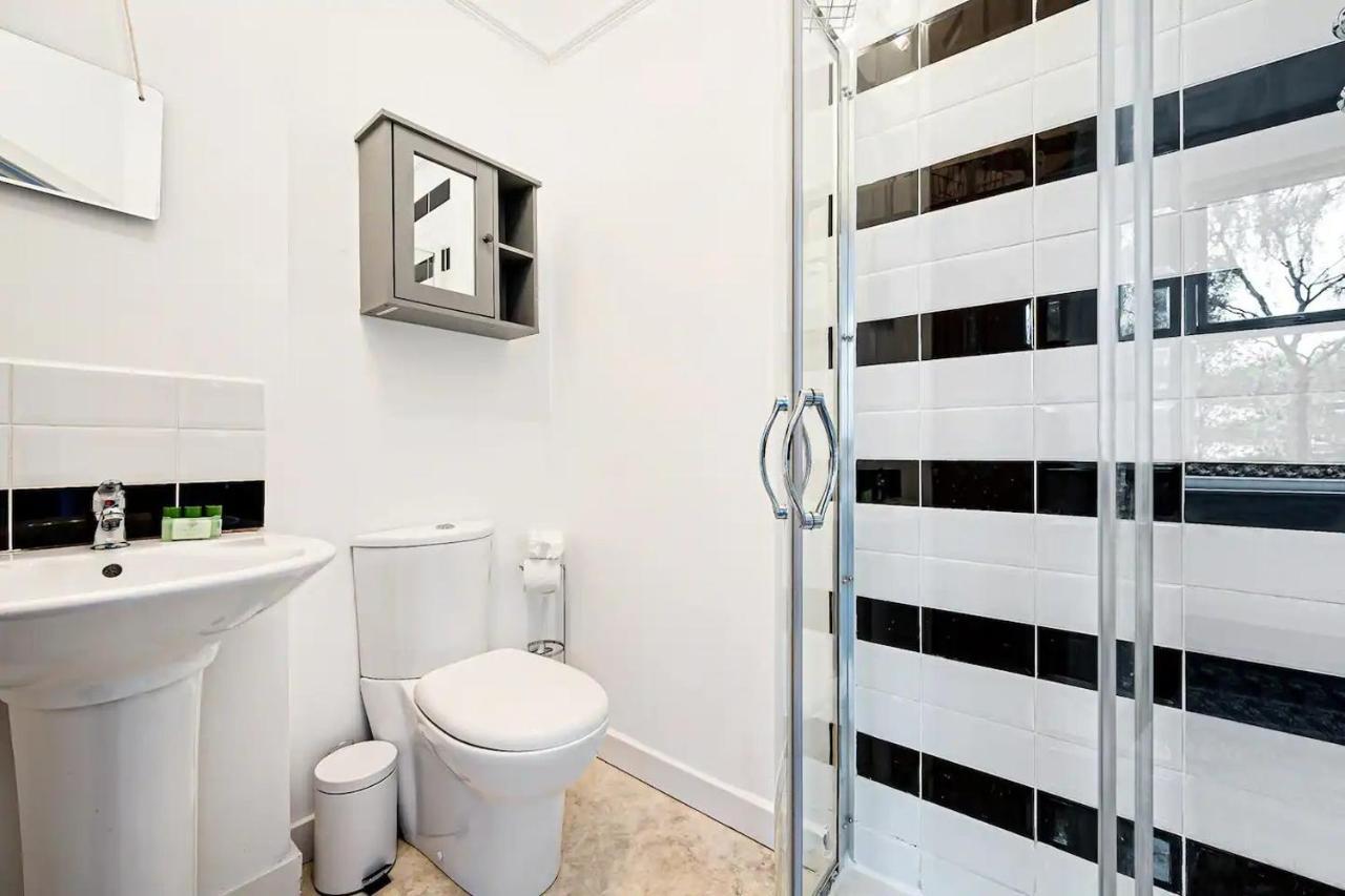 Pass The Keys Old Trafford 4-bedroom Retreat Near United & Centre - Family-friendly * Manchester