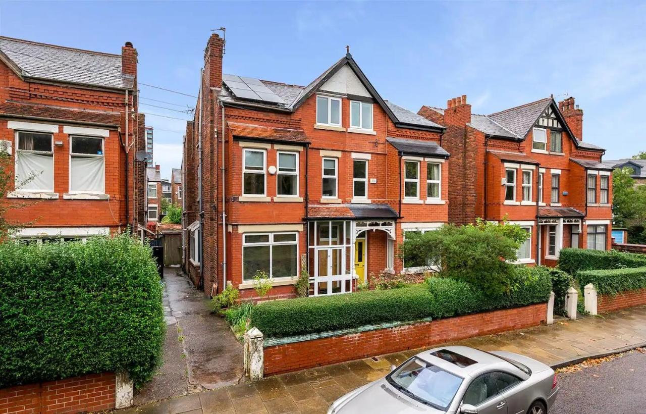 Pass The Keys Old Trafford 4-bedroom Retreat Near United & Centre - Family-friendly Holiday home Manchester