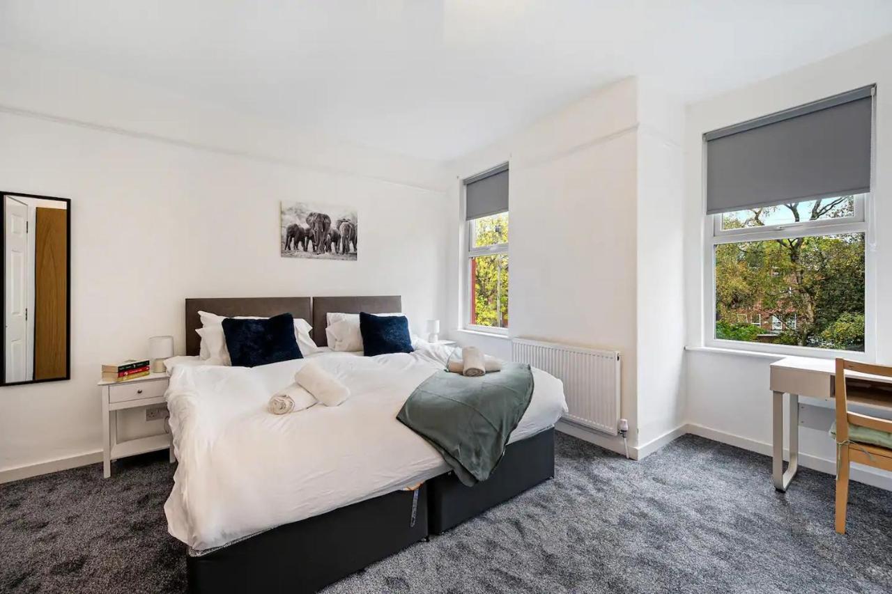 Pass The Keys Old Trafford 4-bedroom Retreat Near United & Centre - Family-friendly Manchester