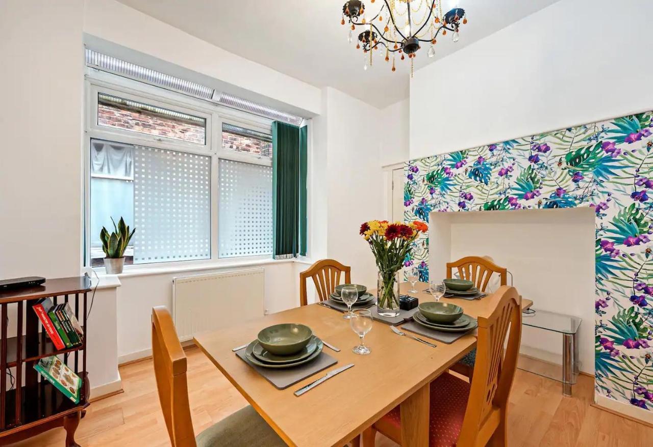 Holiday home Pass The Keys Old Trafford 4-bedroom Retreat Near United & Centre - Family-friendly