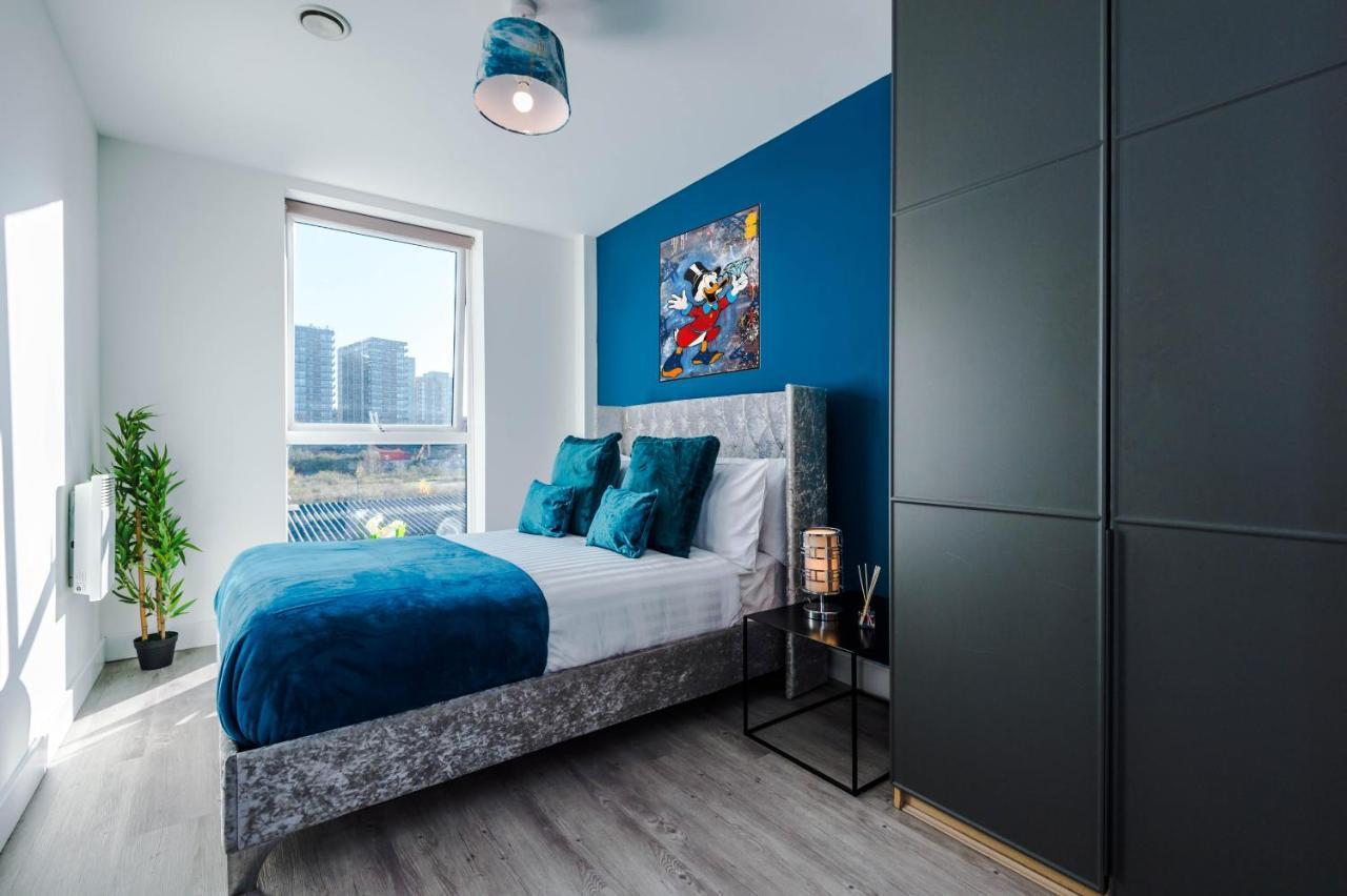 Apartment Spacious 3-bedroom In With Private Rooftop Terrace & Stunning Views *