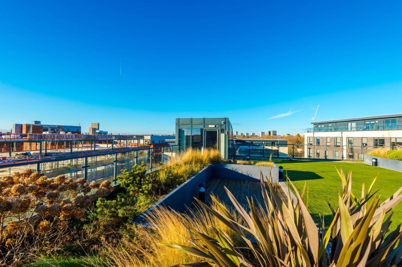 Spacious 3-bedroom In With Private Rooftop Terrace & Stunning Views Apartment *