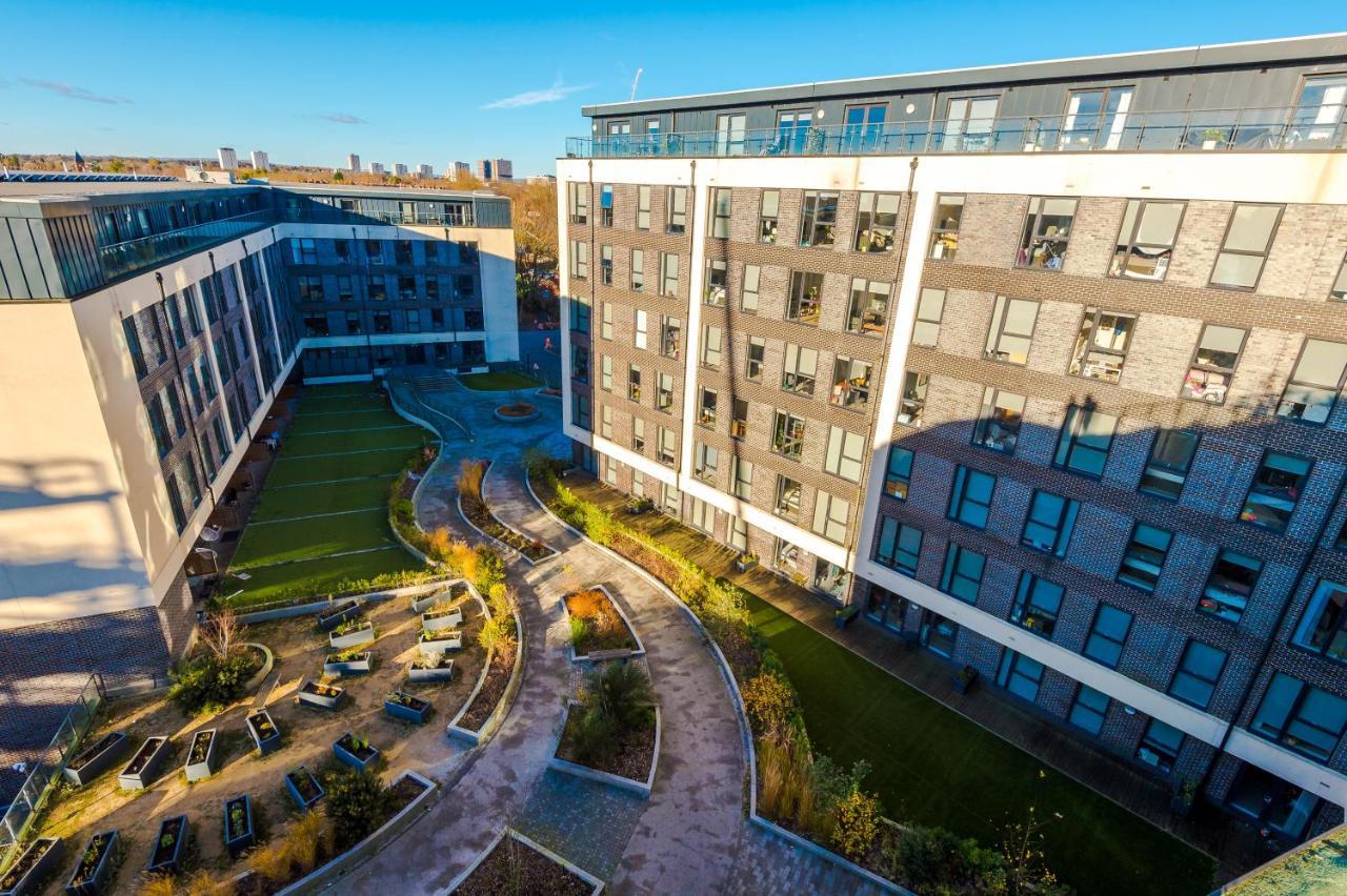 Spacious 3-bedroom In With Private Rooftop Terrace & Stunning Views