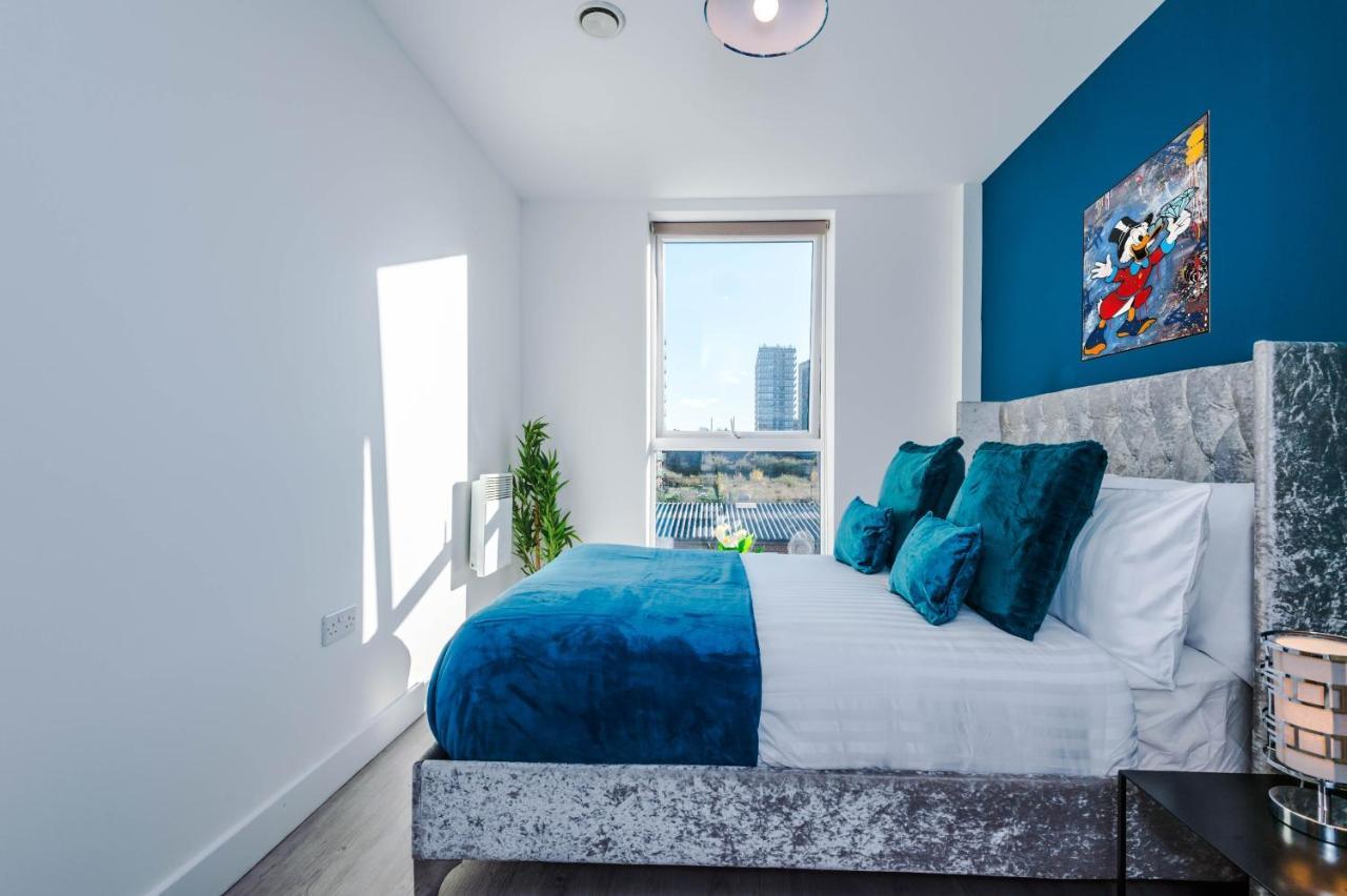 Spacious 3-bedroom In With Private Rooftop Terrace & Stunning Views Apartment