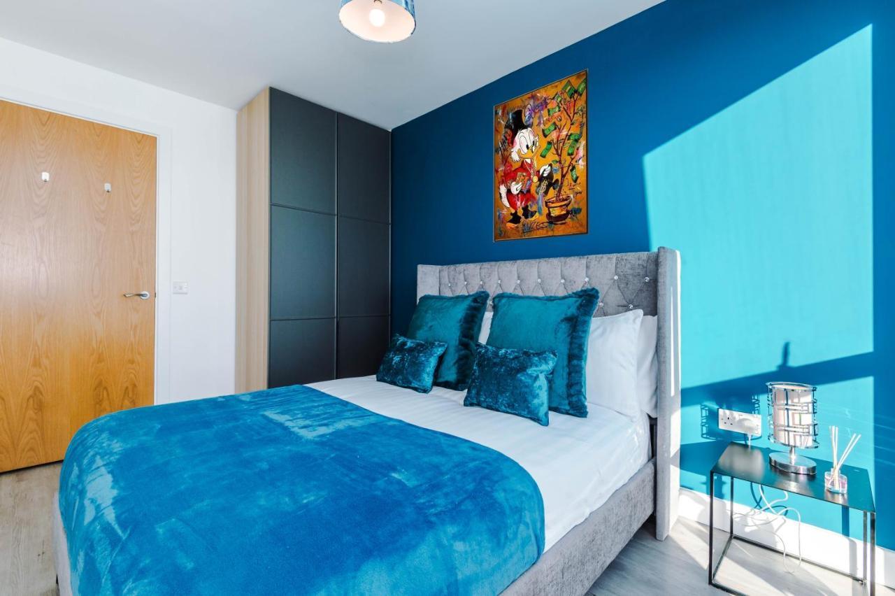 Spacious 3-bedroom In With Private Rooftop Terrace & Stunning Views Apartment Manchester