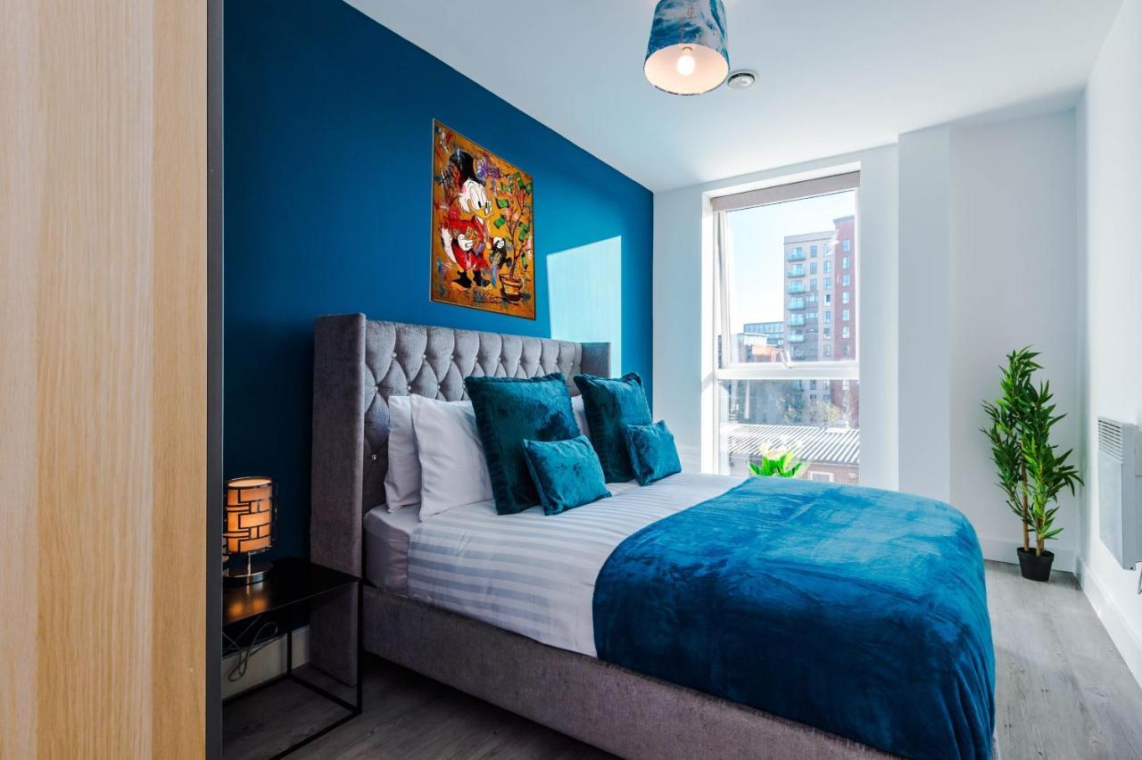 Spacious 3-bedroom In With Private Rooftop Terrace & Stunning Views Apartment *