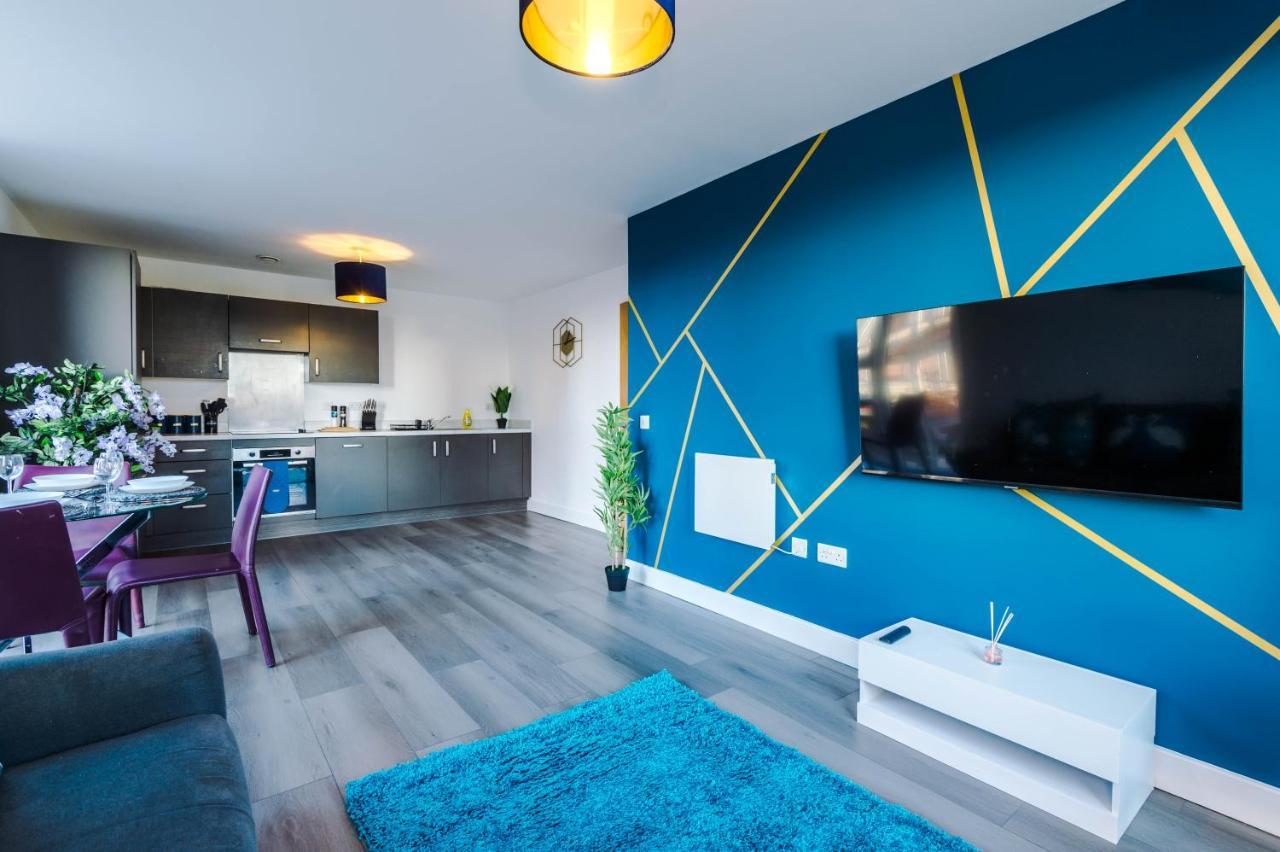 Spacious 3-bedroom In With Private Rooftop Terrace & Stunning Views