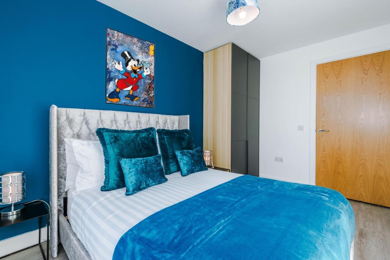 Apartment Spacious 3-bedroom In With Private Rooftop Terrace & Stunning Views *
