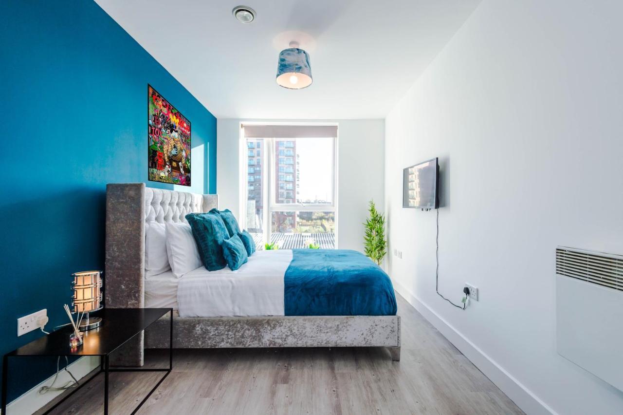 Spacious 3-bedroom In With Private Rooftop Terrace & Stunning Views