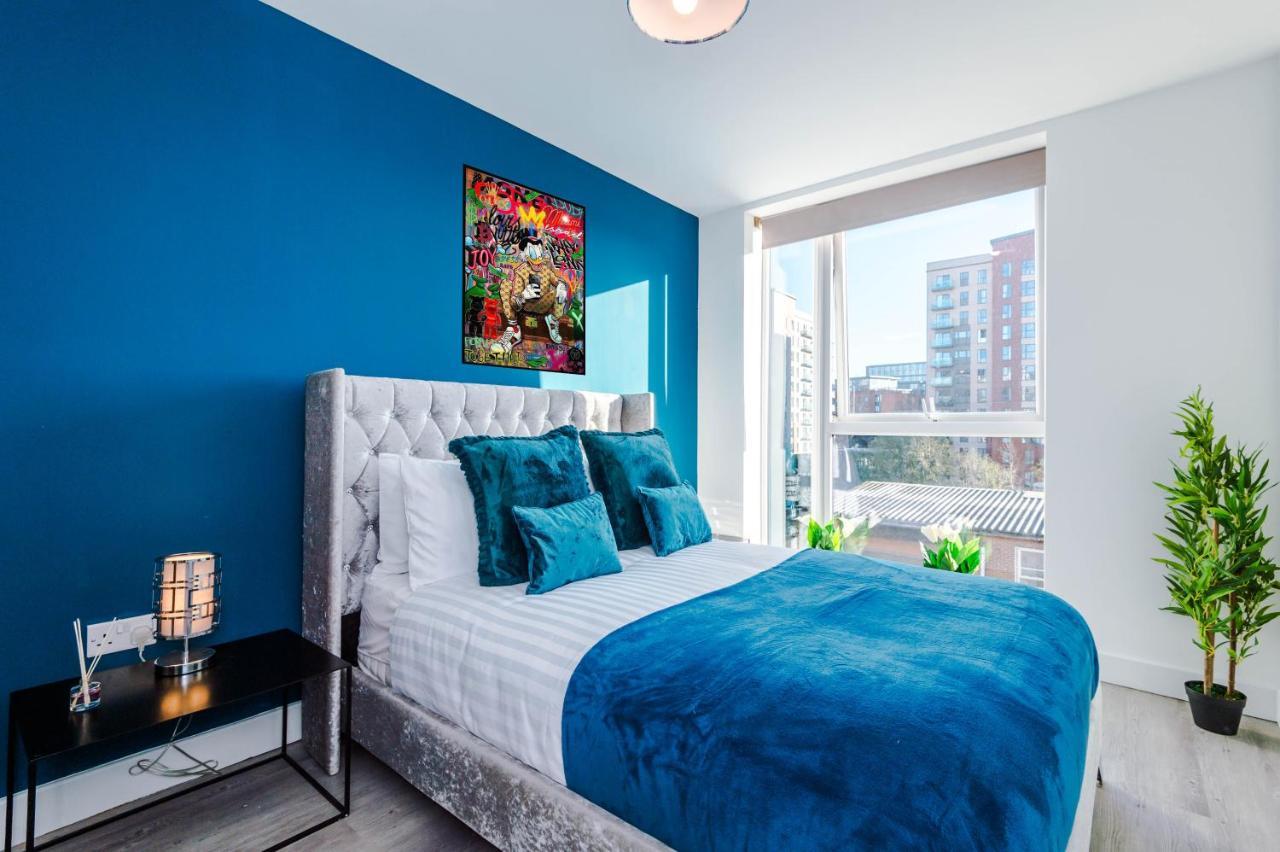 Spacious 3-bedroom In With Private Rooftop Terrace & Stunning Views Apartment *