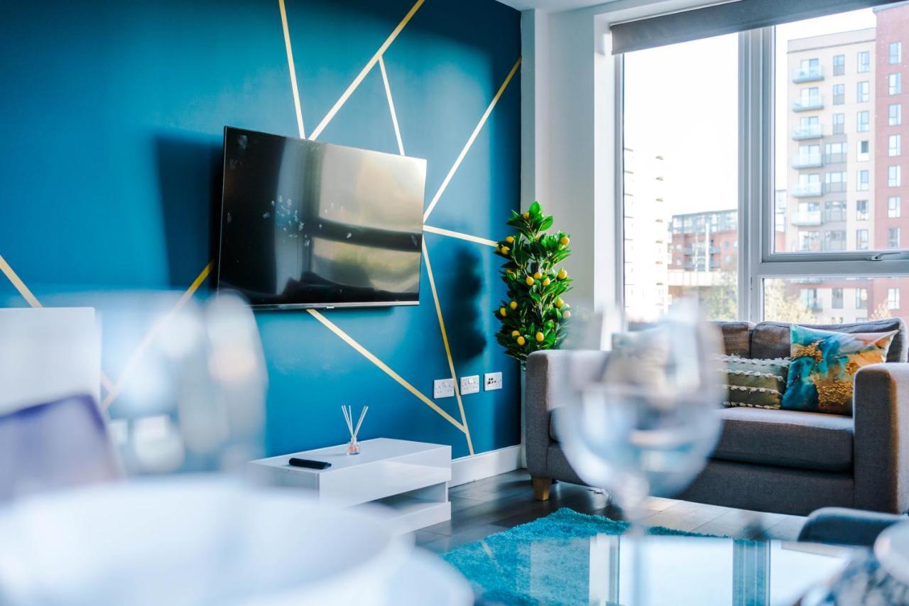 Spacious 3-bedroom In With Private Rooftop Terrace & Stunning Views Apartment Manchester