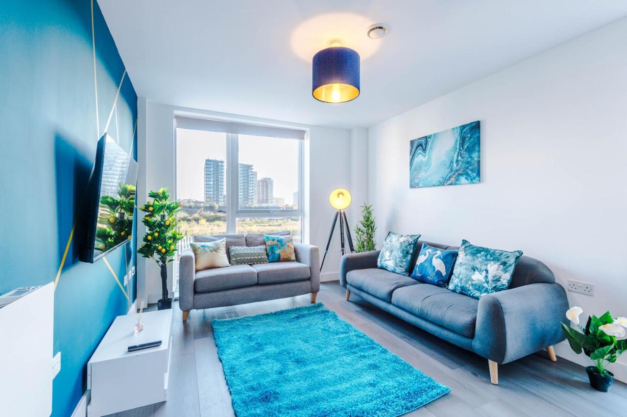 Spacious 3-bedroom In With Private Rooftop Terrace & Stunning Views