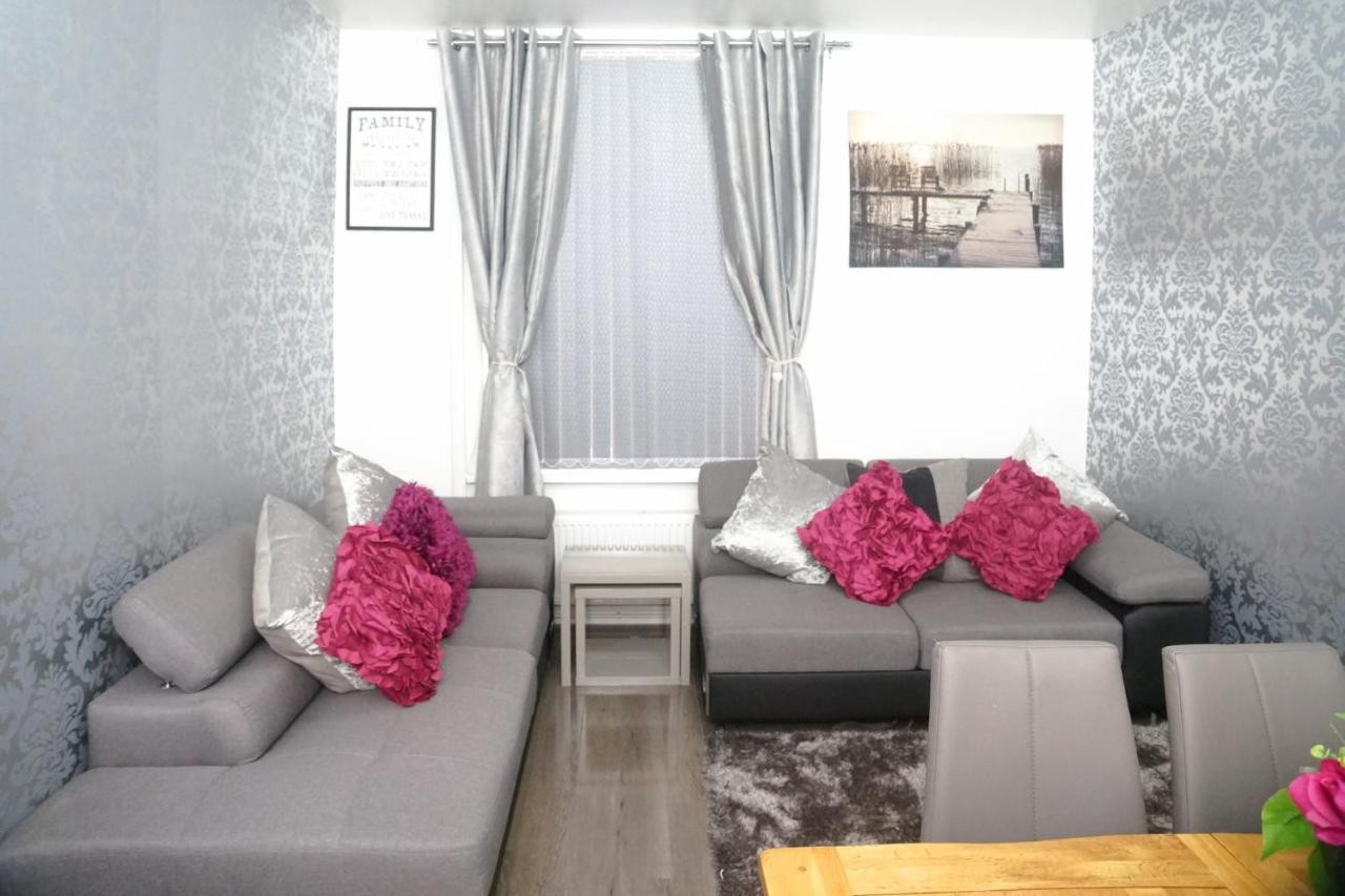 Cheadle House Holidays Holiday home Manchester