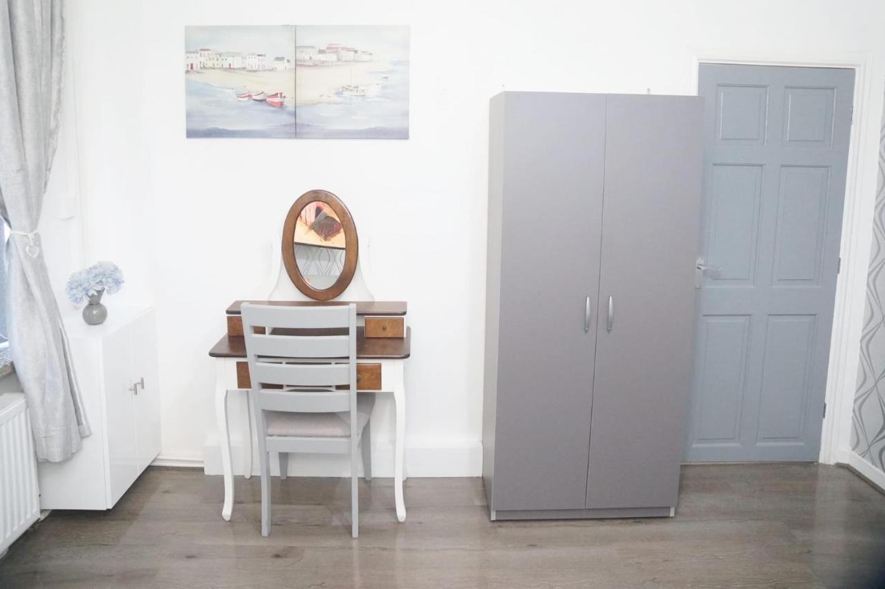 Cheadle House Holidays Holiday home *