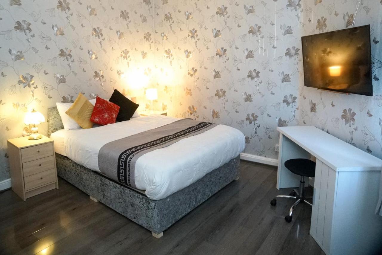 Cheadle House Holidays Holiday home *