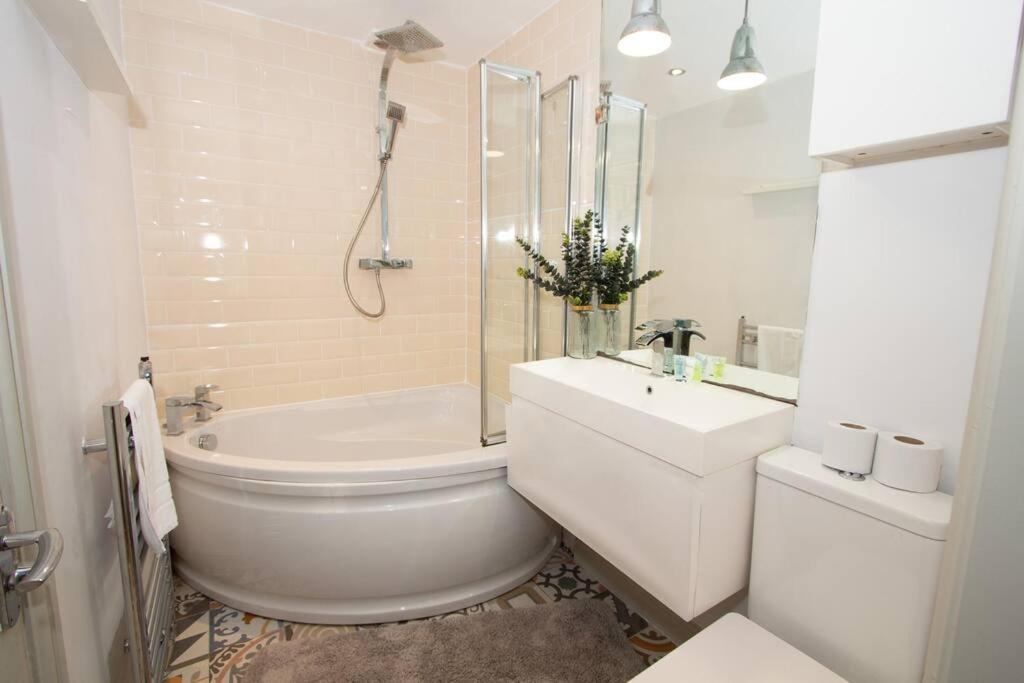 Beautiful West Didsbury 4br *