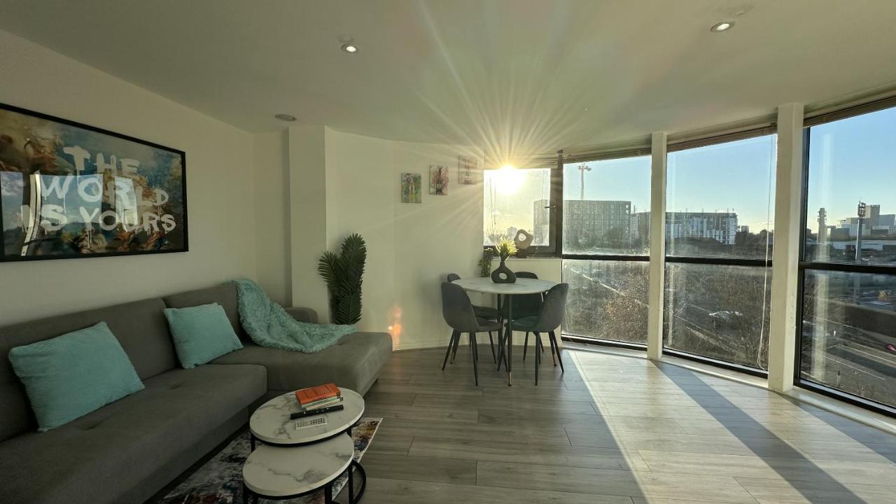 Apartment Lux Livin' - Luxury 2 Bed With Free Parking *