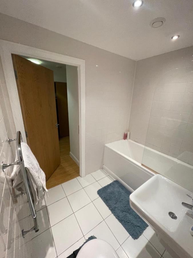 Old Trafford Cityview En-suite Apt Manchester