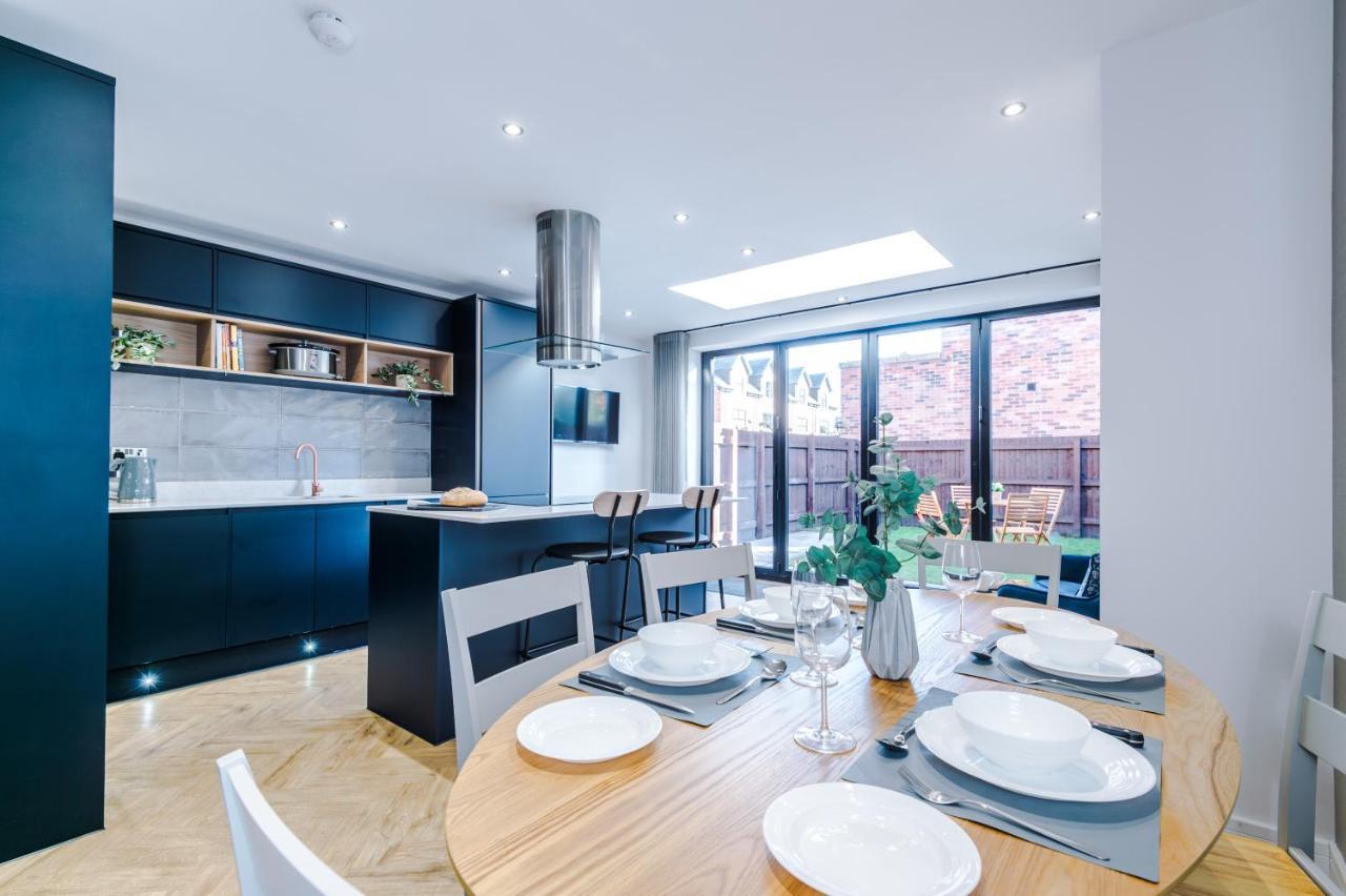 4 Bedroom Townhouse In - By Hilltop Serviced * Manchester