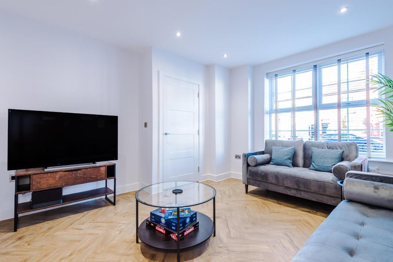 4 Bedroom Townhouse In - By Hilltop Serviced Manchester