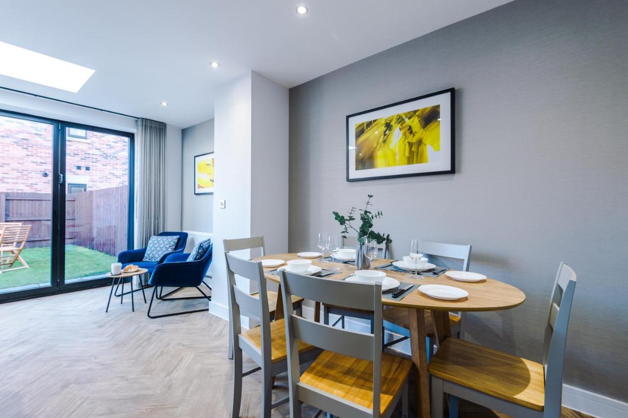 4 Bedroom Townhouse In - By Hilltop Serviced * Manchester