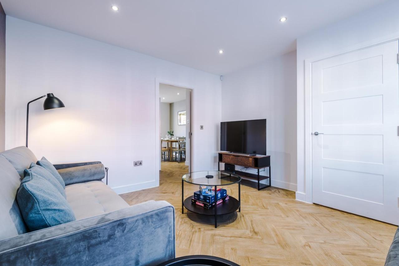 Holiday home 4 Bedroom Townhouse In - By Hilltop Serviced Manchester