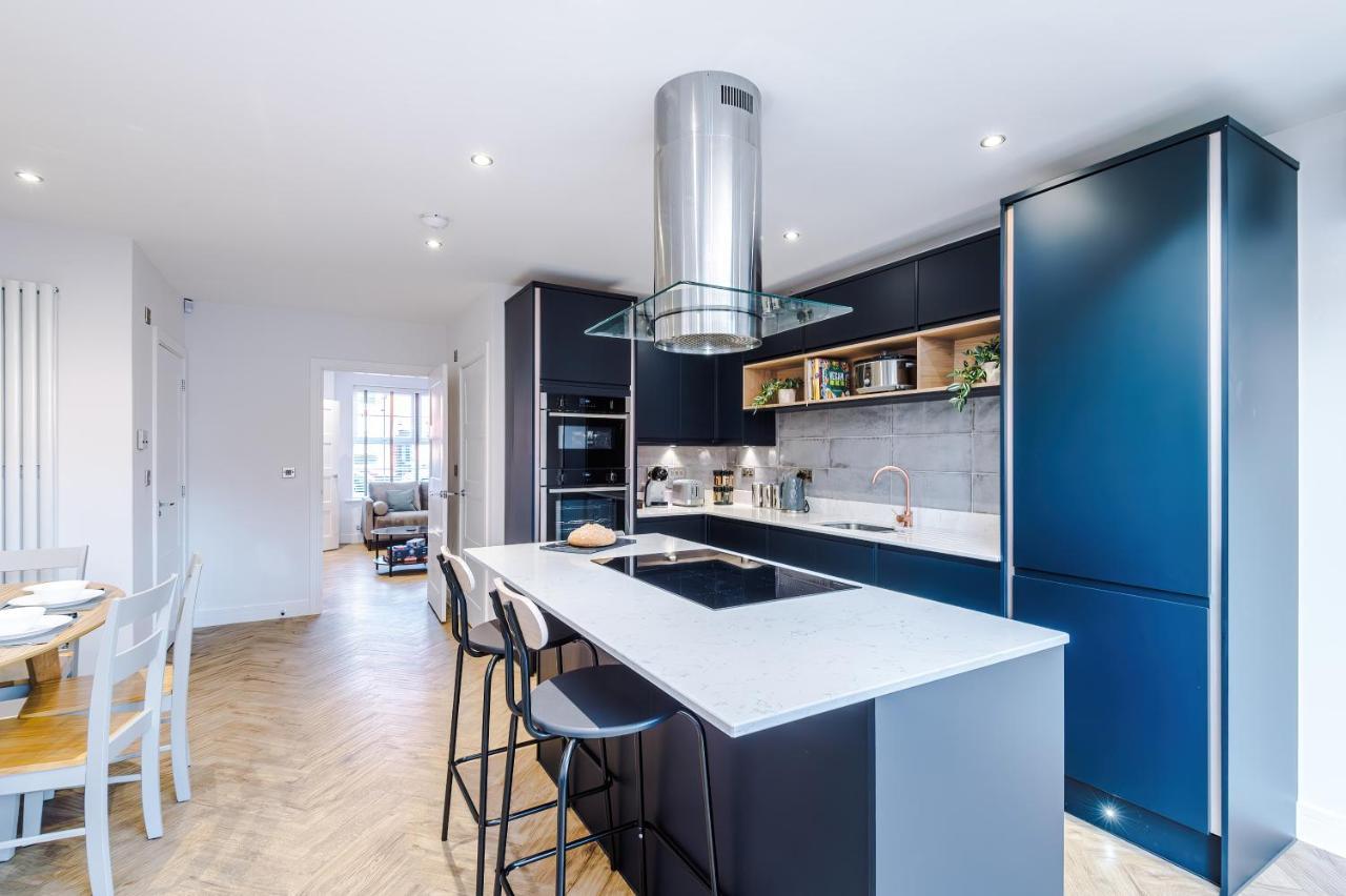 4 Bedroom Townhouse In - By Hilltop Serviced *