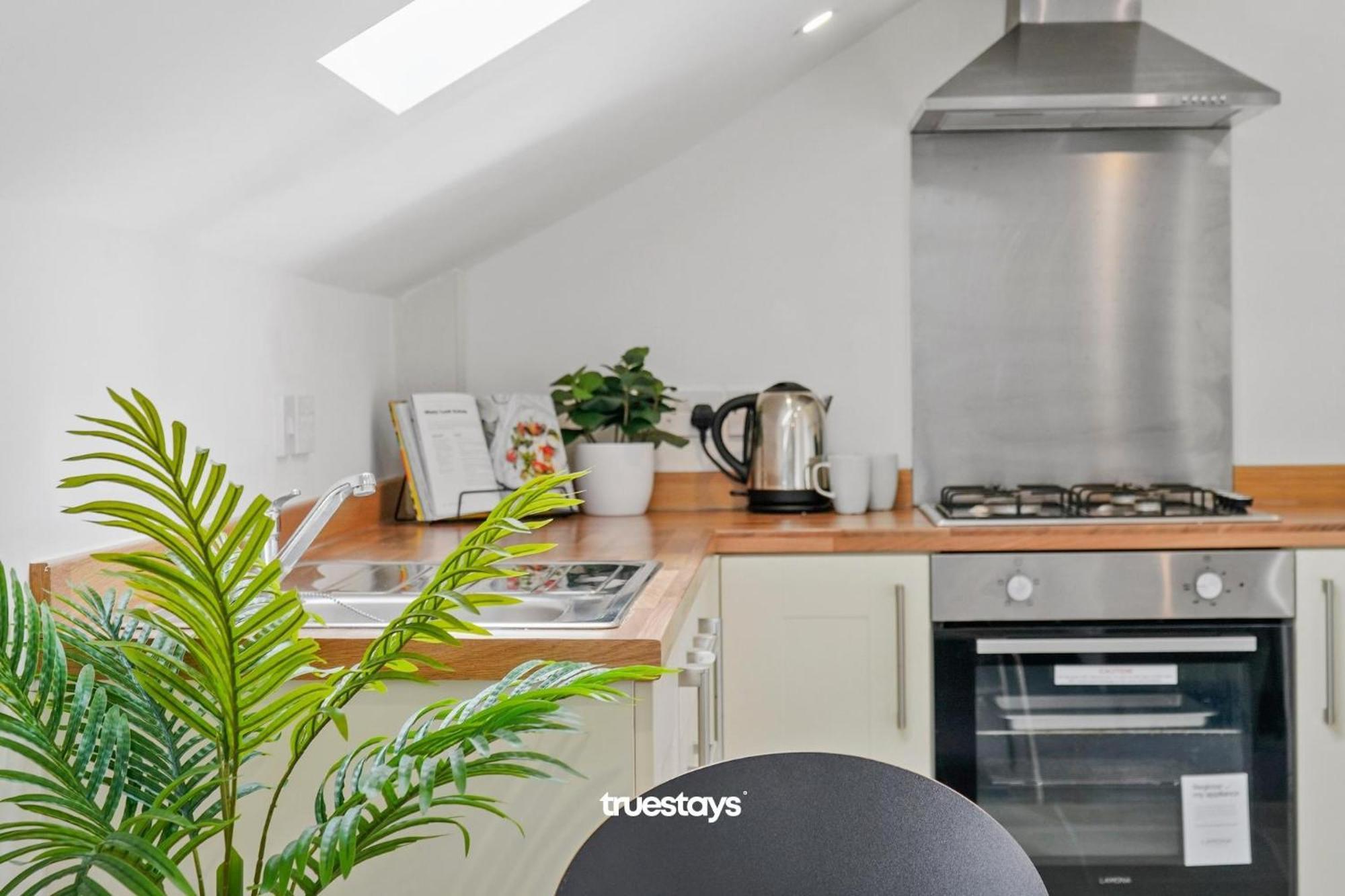 New 5 Sarah House By Truestays - 2 Bedroom - Free Parking
