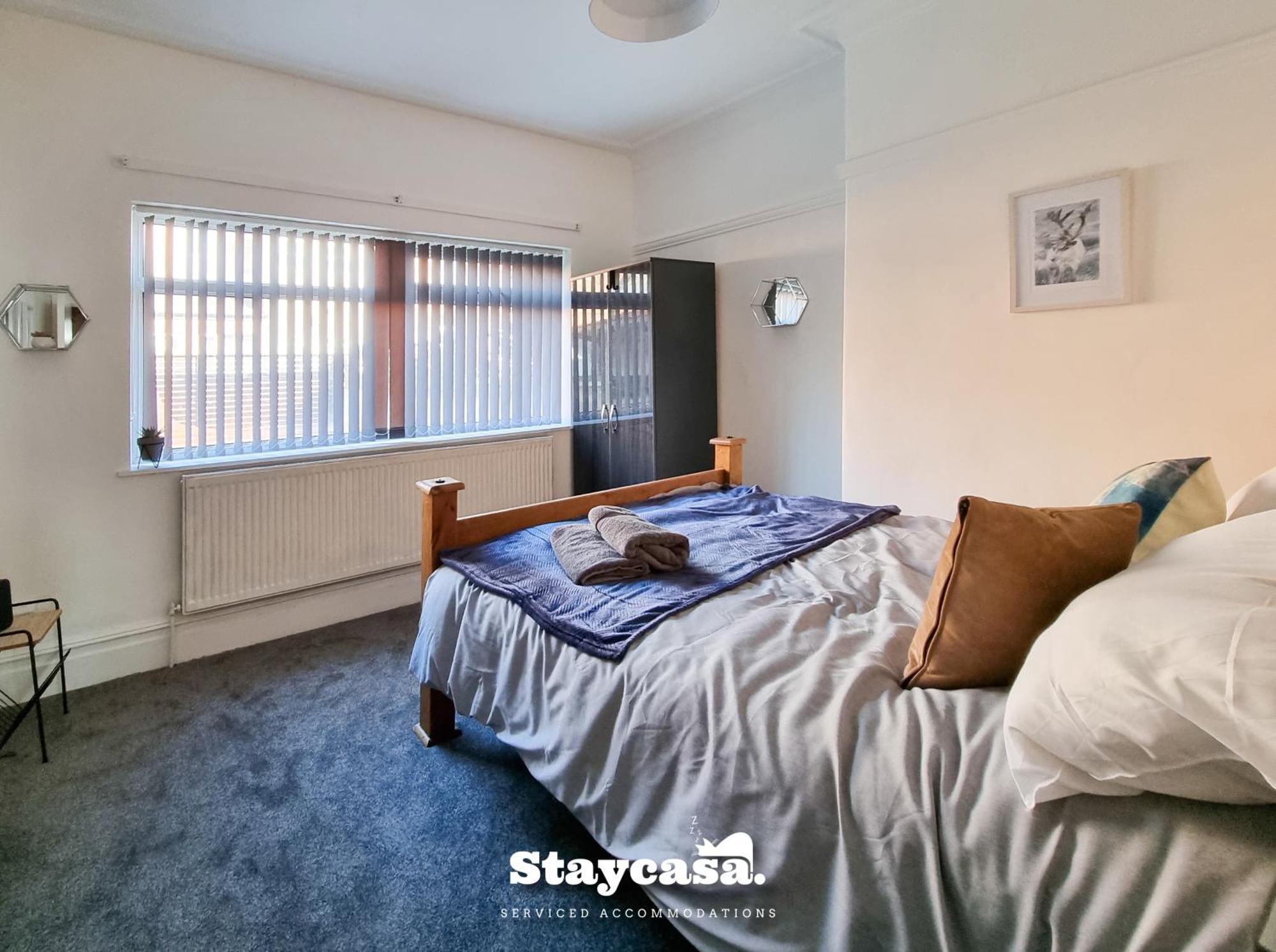 Vakantiehuis Spacious 6-Bed With Large Patio And Free Parking