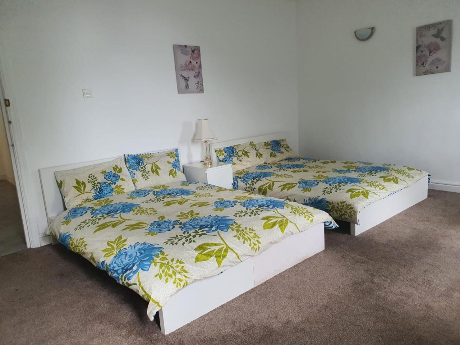 Guest house Monarch House *