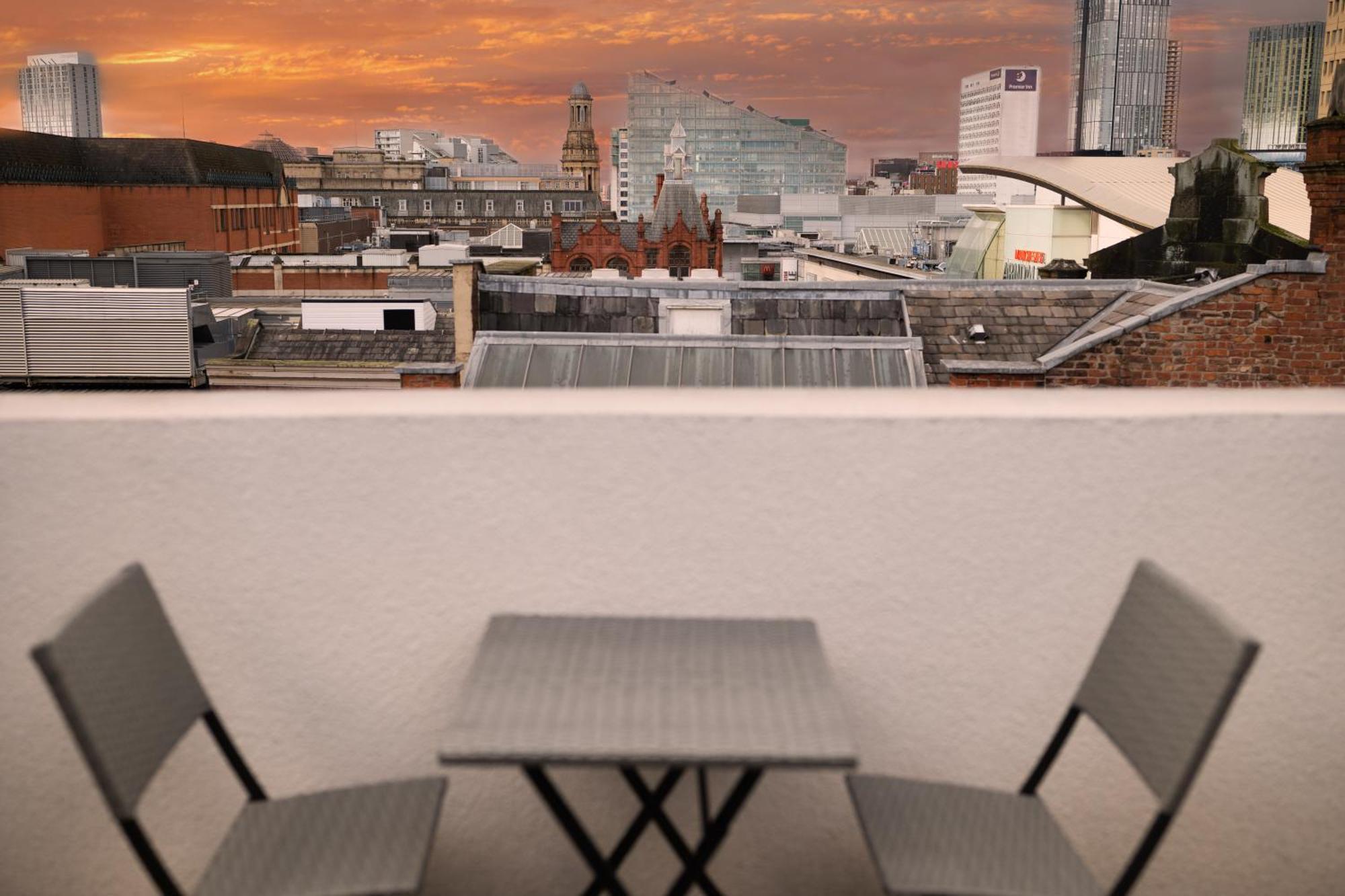 Kula * Manchester