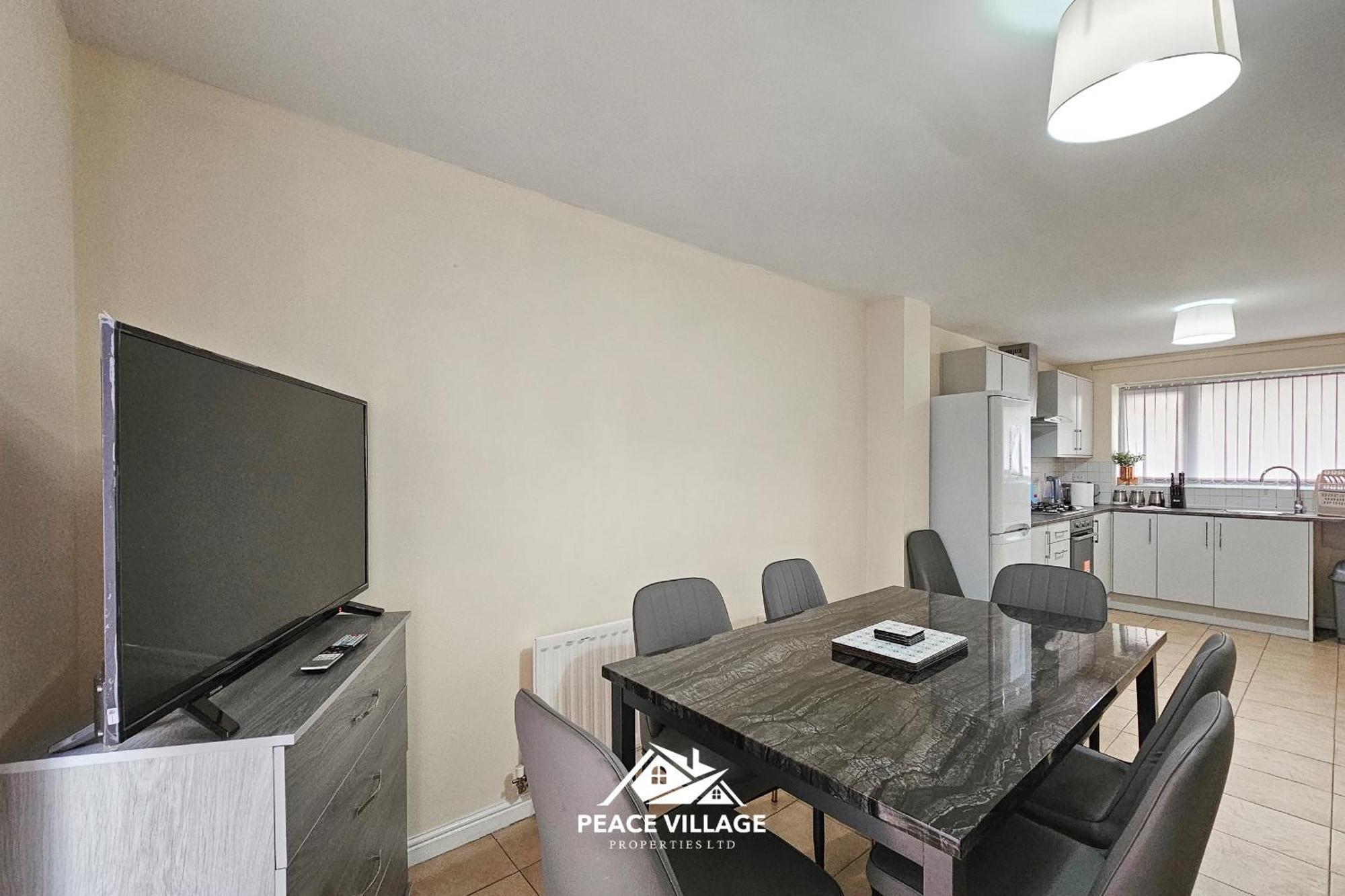 Ashton Co-Living - Private Room Self-Cater Holiday home *