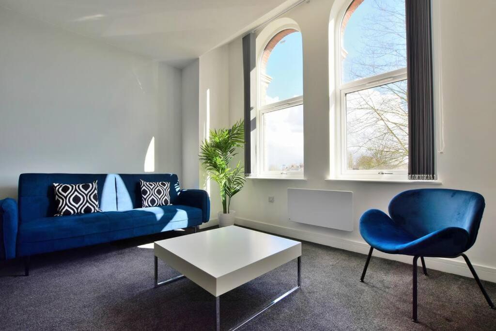 Free Parking - Beautiful 2-br Flat In Apartment Manchester
