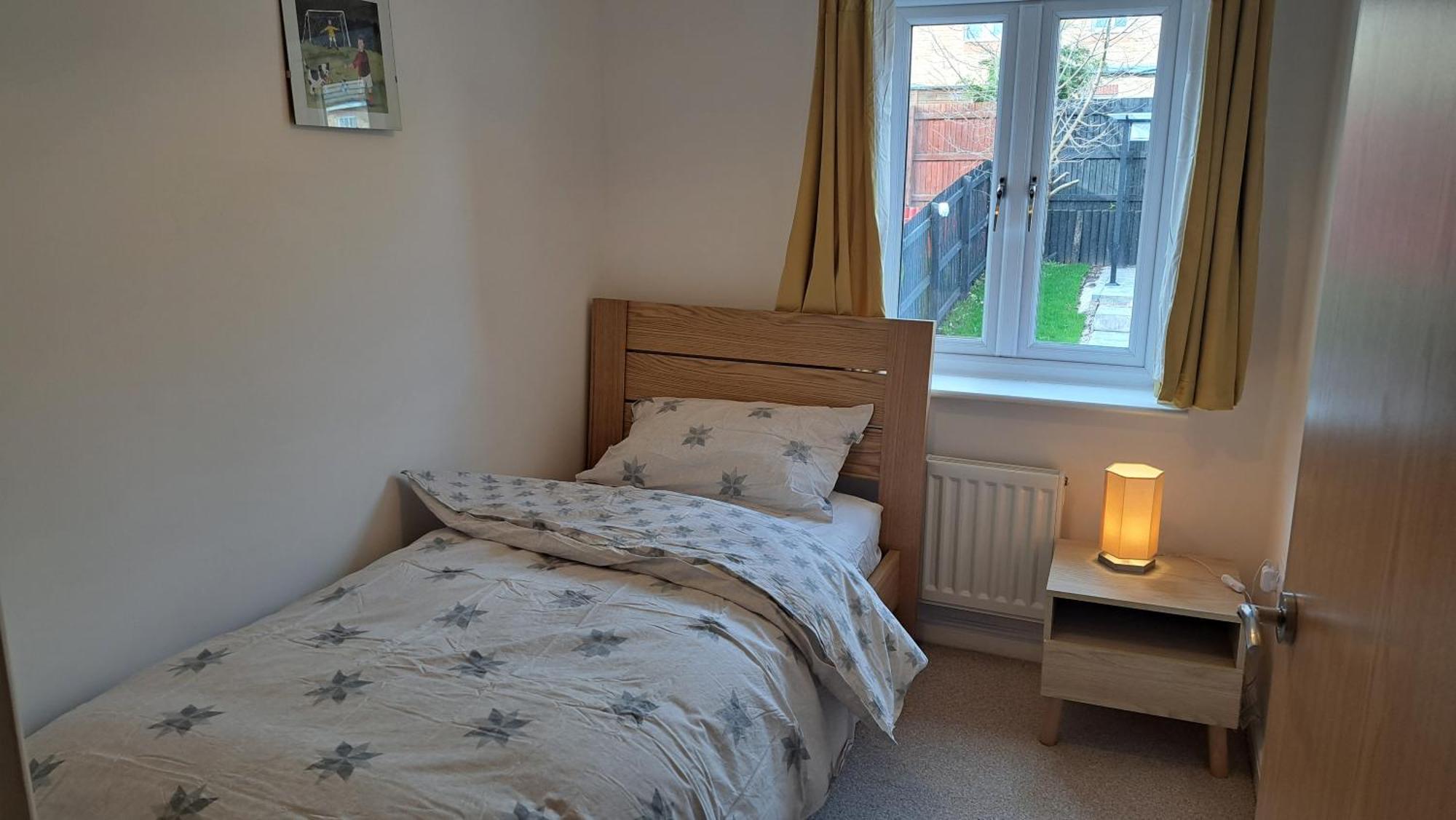 Tropical Sun Homes - Beautiful Spacious 3 Bed In A Serene Environment With Free Parking For 2 Cars Holiday home *