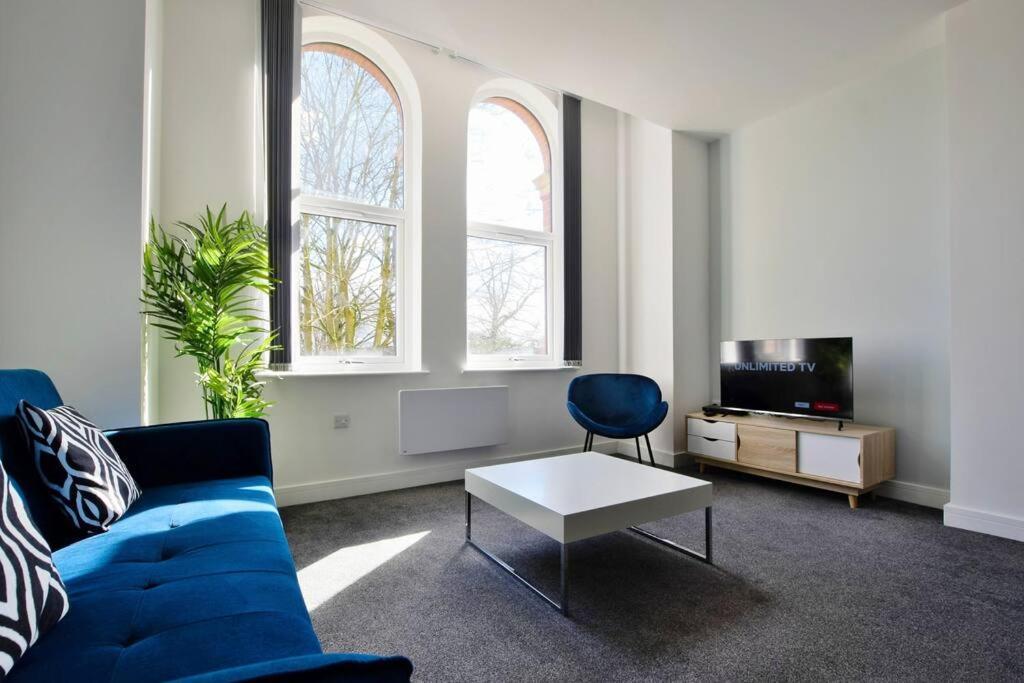 Free Parking - Beautiful 2-br Flat In