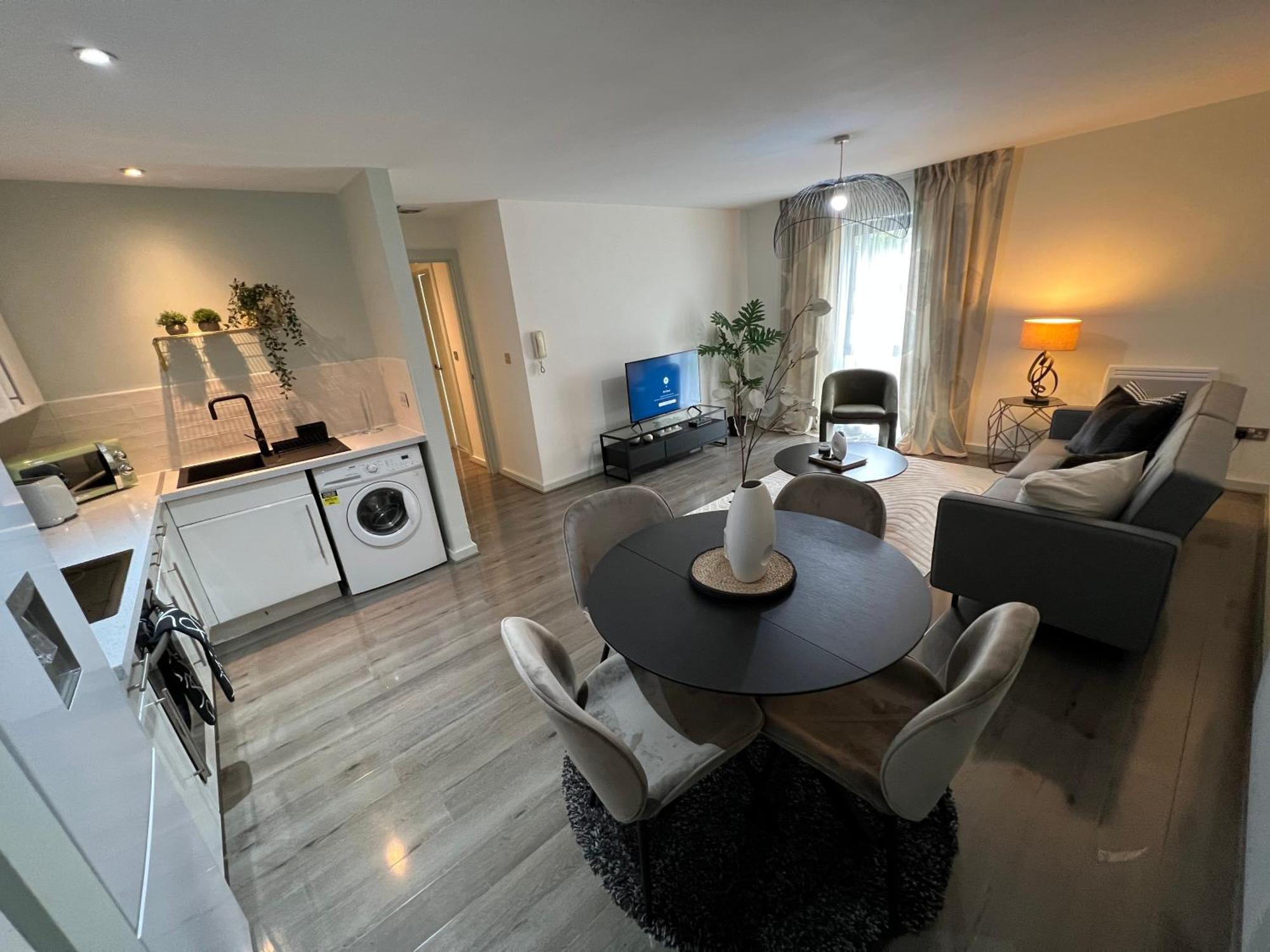 Stunning + Free Parking Apartment