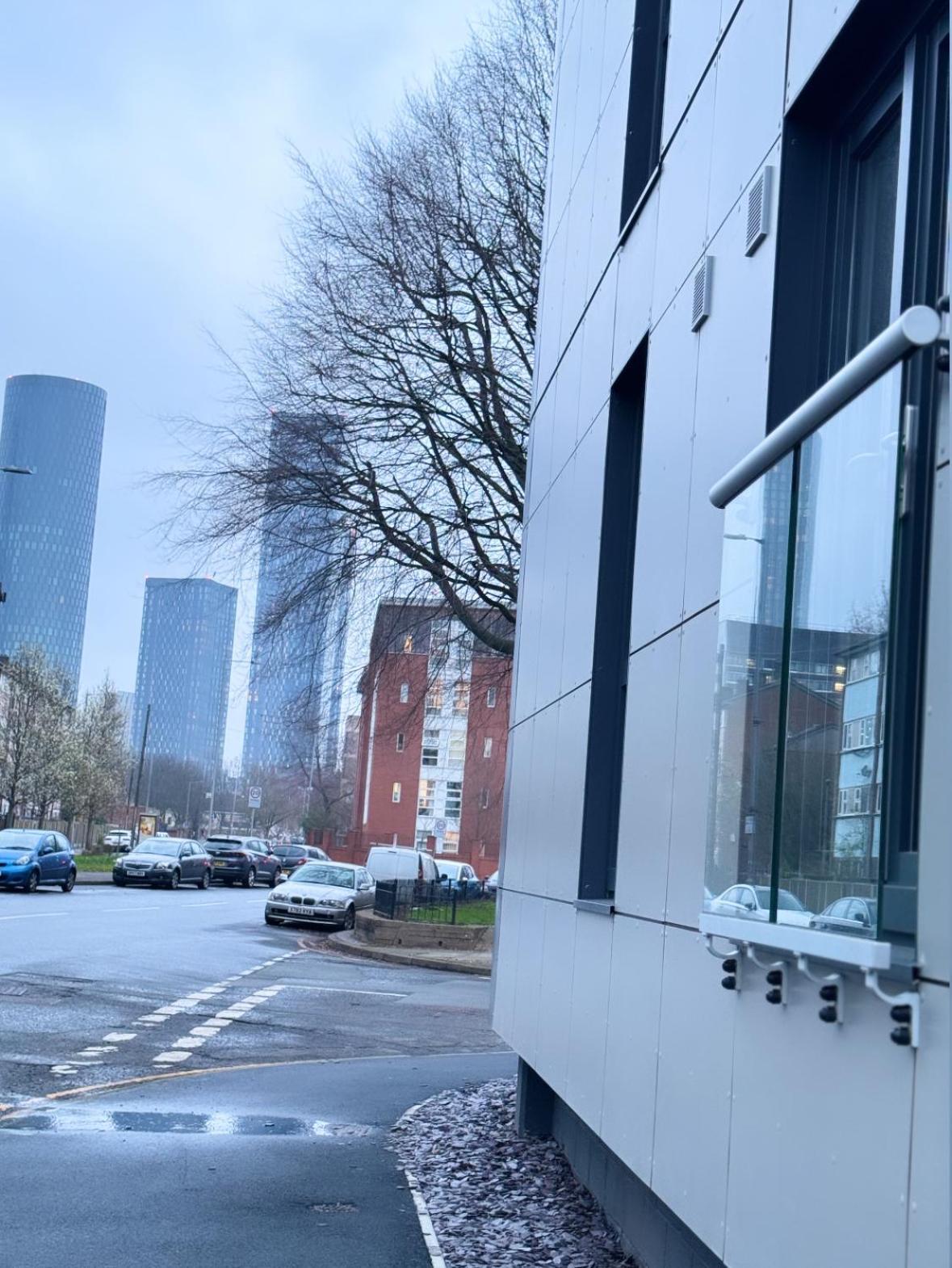 Luxury 2 Bedroom In Centre - Free Parking *