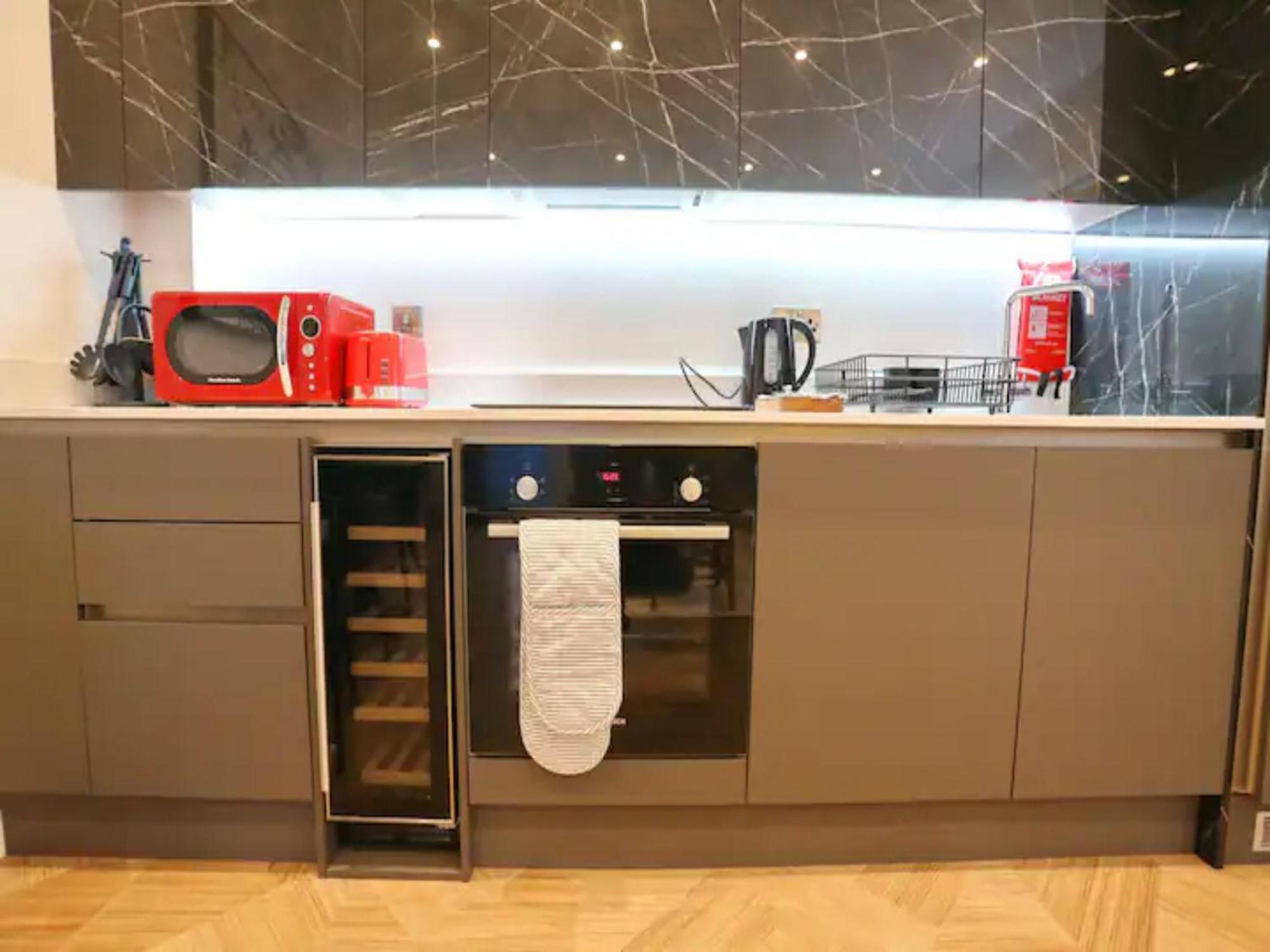 Pass The Keys 3 Bed Flat 8 Min Walk To Centre *