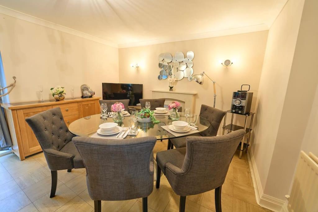 Bespoke Salford Quays - Garden, Wifi And Parking * Manchester