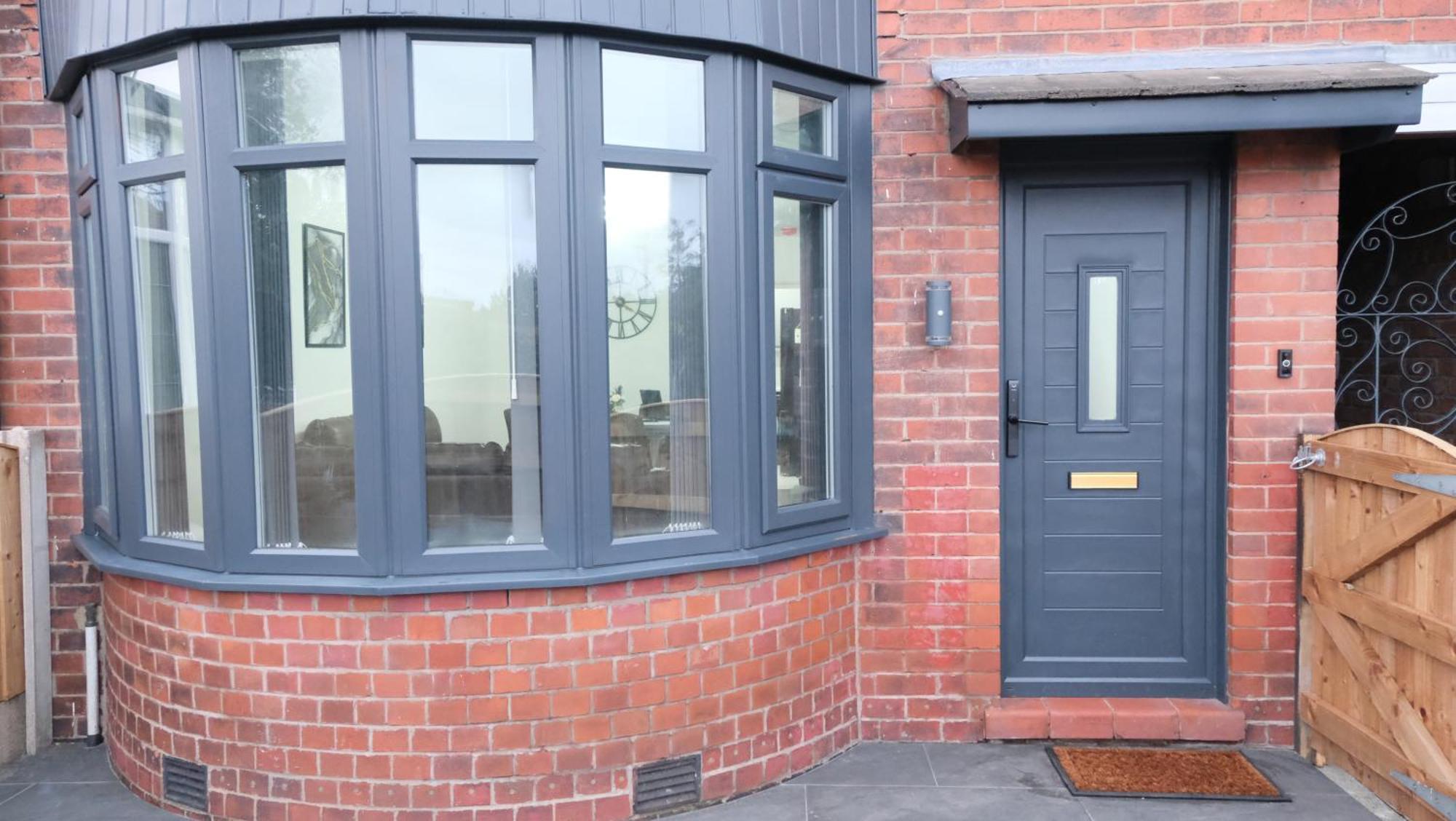 - 3 Bedroom House - Sleeps 5 - Etihcity