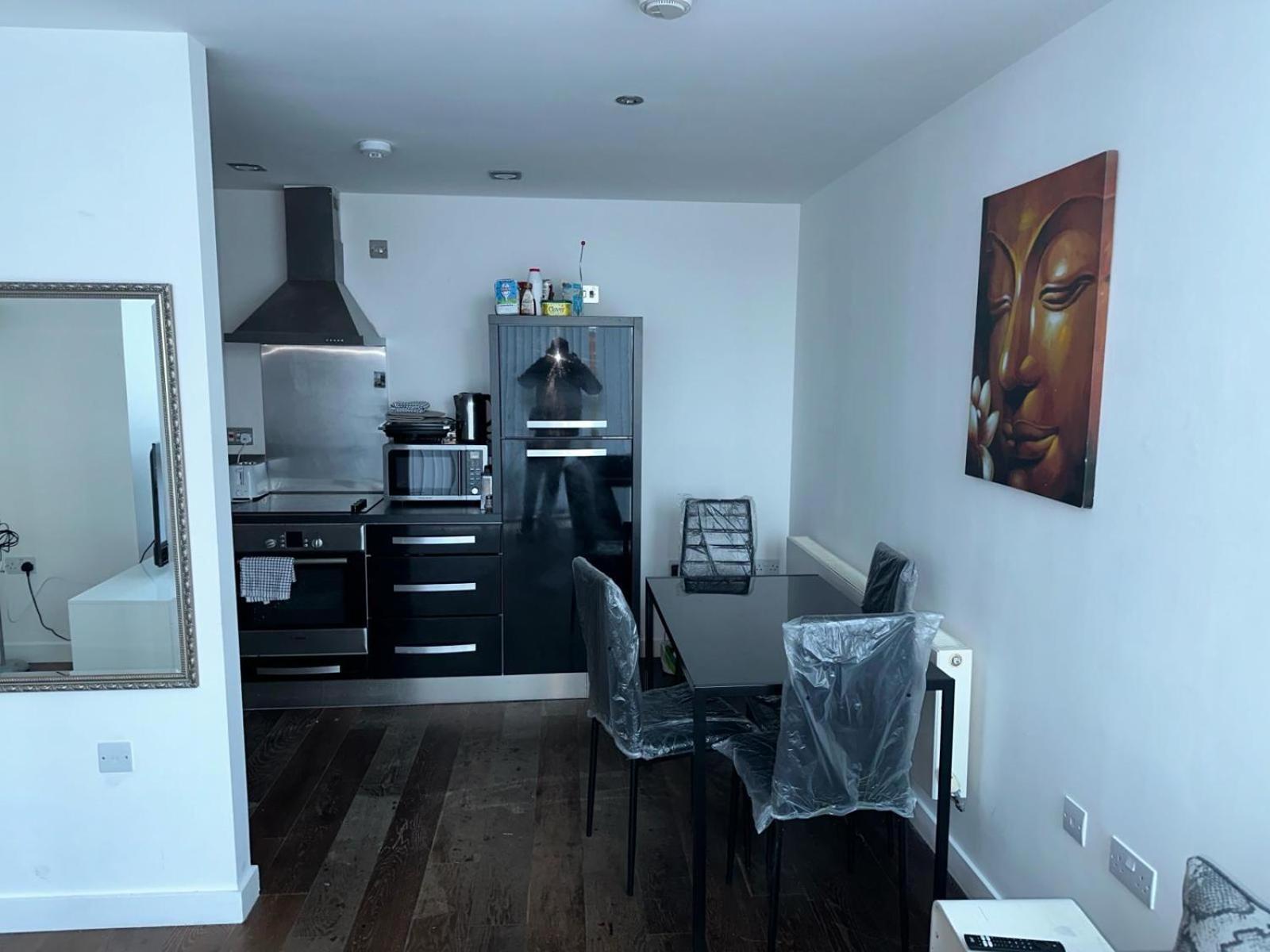 Luxus Smart * Manchester