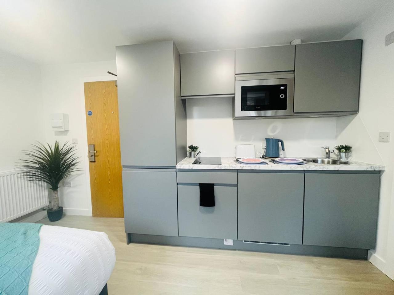 Modern Minimalist Studio In Stretford *